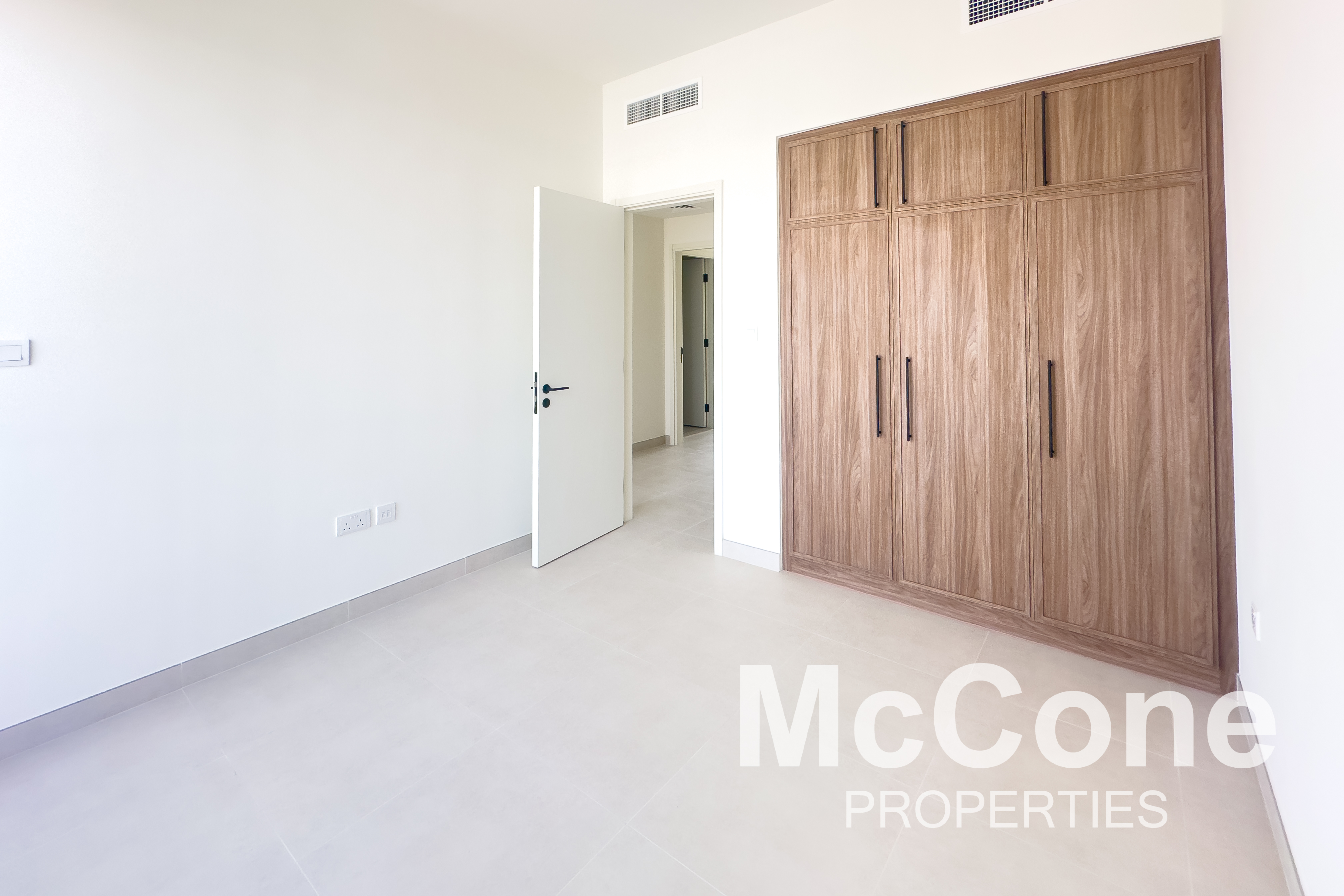 3 Bedroom Townhouse for Sale in Maha Townhouses, Town Square — photo 5 of 15