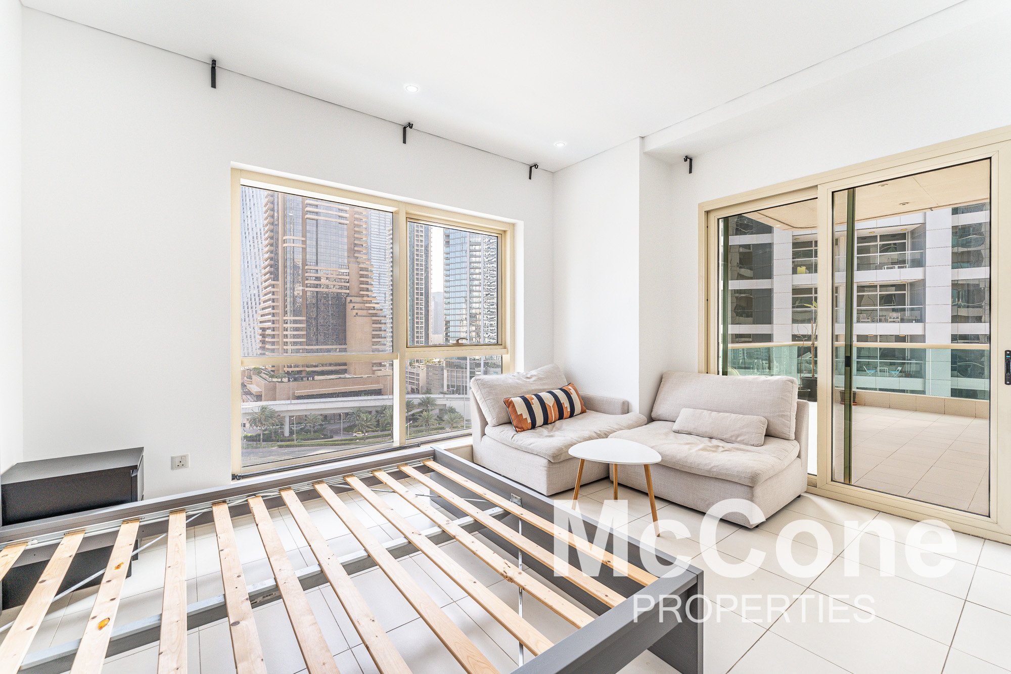 Studio Apartment for Rent in The Royal Oceanic, Dubai Marina
