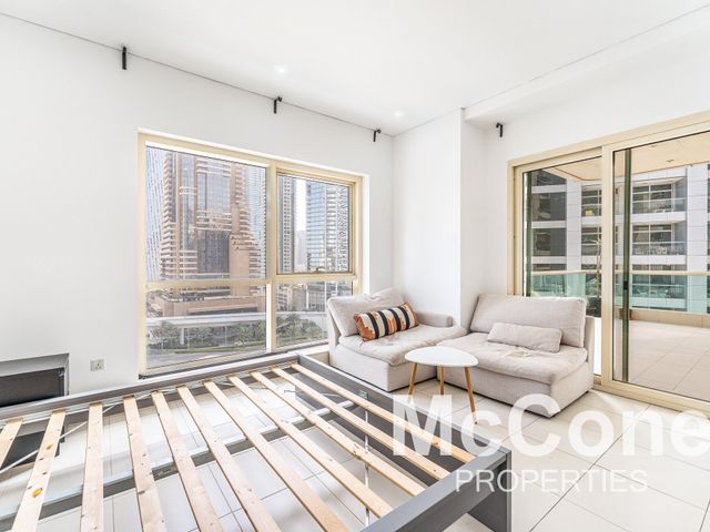 Studio Apartment for Rent in The Royal Oceanic, Dubai Marina