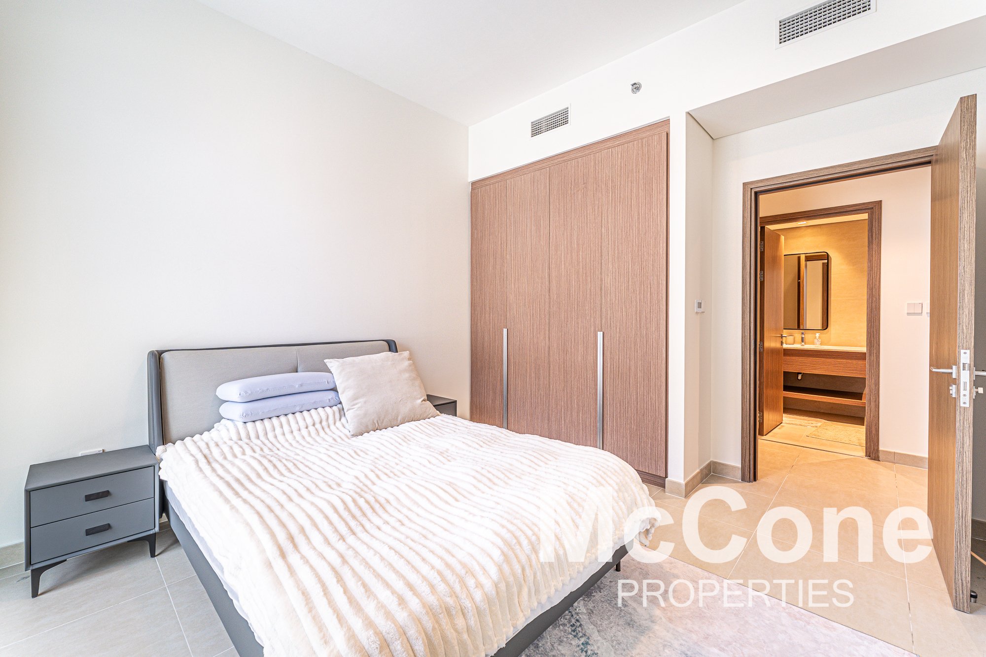 2 Bedroom Apartment for Rent in Seagate Building 3, Mina Rashid — photo 7 of 17