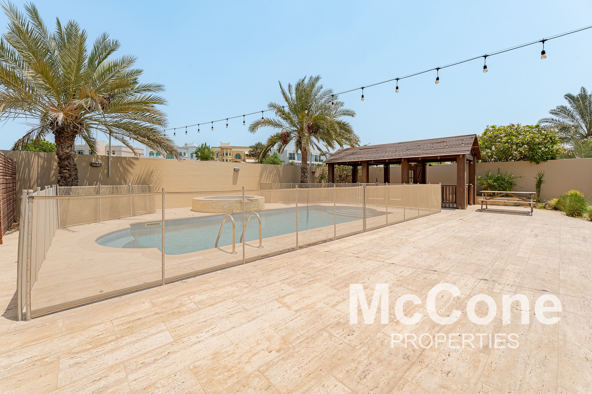 4 Bedroom Villa for Sale in District 4, Jumeirah Park — photo 2 of 23