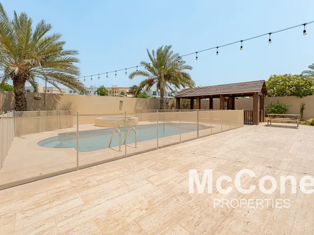 4 Bedroom Villa for Sale in District 4, Jumeirah Park