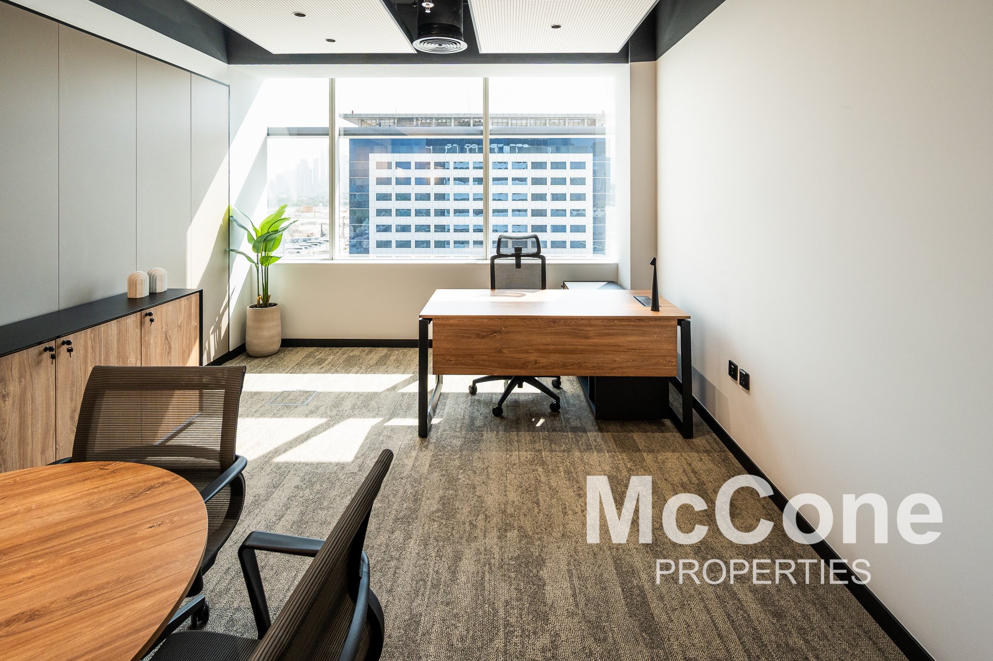 Office for Rent in Convention Tower, World Trade Center — photograph 10 of 11
