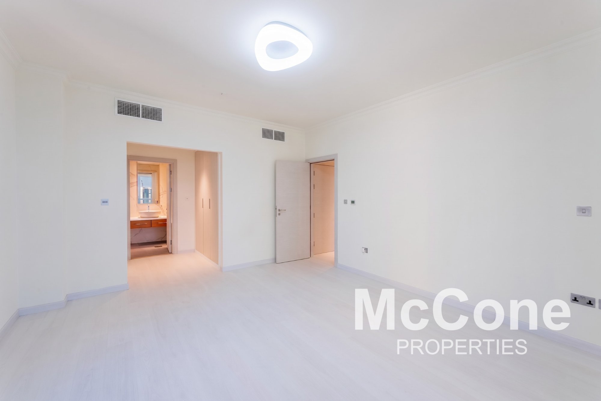 2 Bedroom Apartment for Rent in Murjan 3, Jumeirah Beach Residence — photo 8 of 19