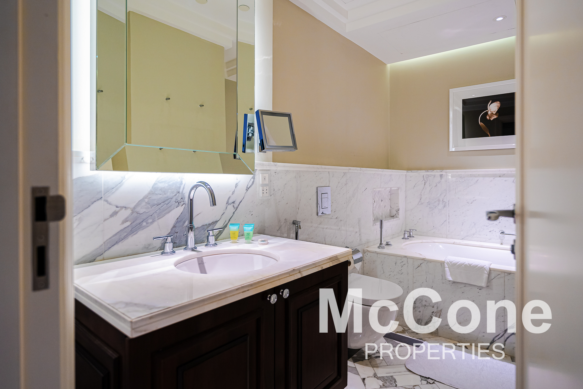 4 Bedroom Apartment for Rent in Kempinski BLVD, Downtown Dubai — photograph 21 of 30