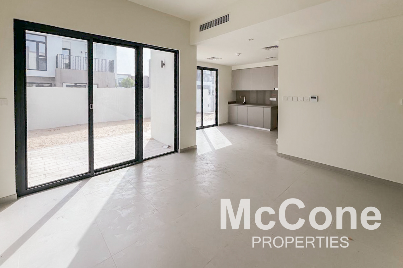 4 Bedroom Townhouse for Rent in Greenviews 2, Dubai South (Dubai World Central) — photo 2 of 15