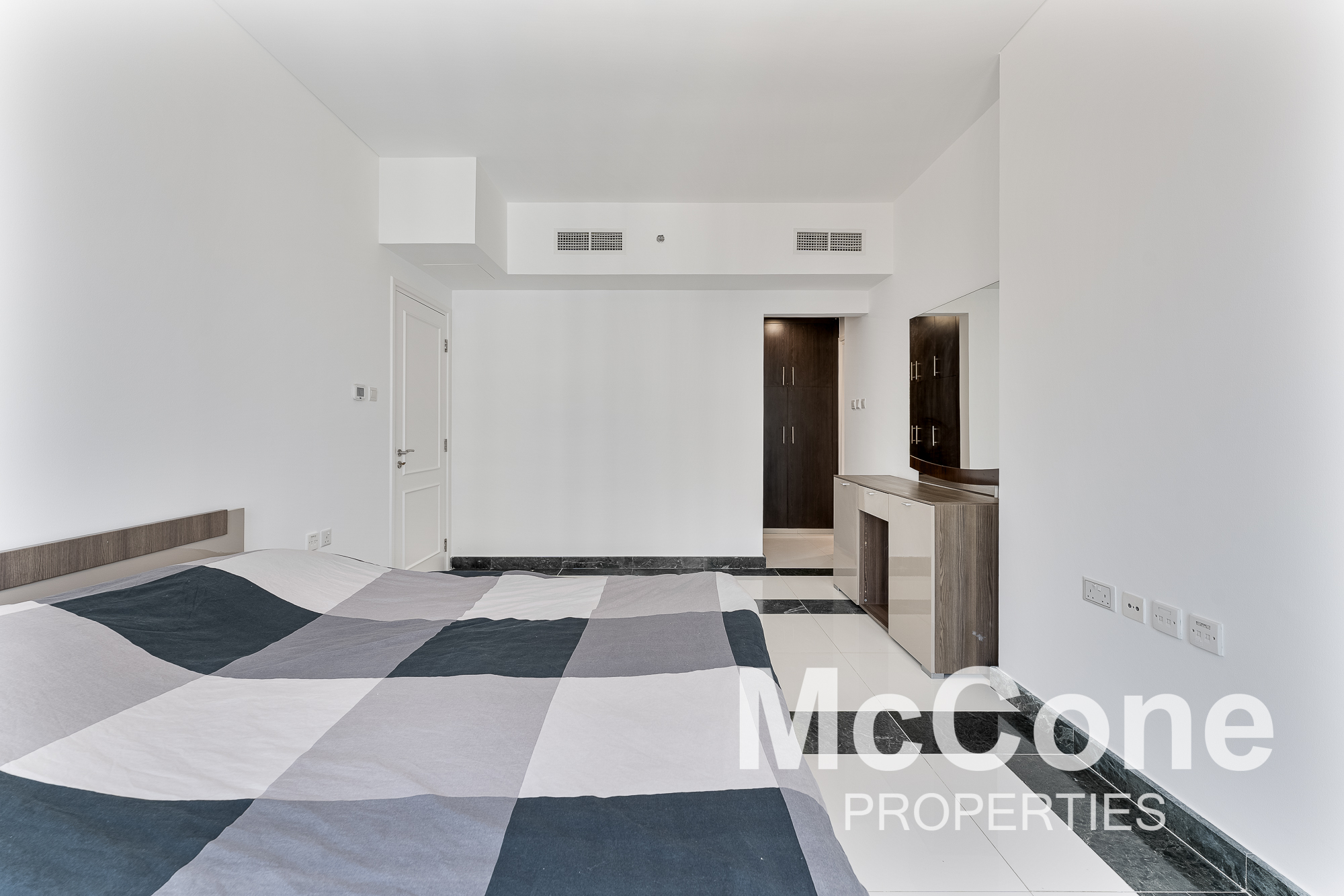 2 Bedroom Apartment for Rent in The Royal Oceanic, Dubai Marina — photo 7 of 19