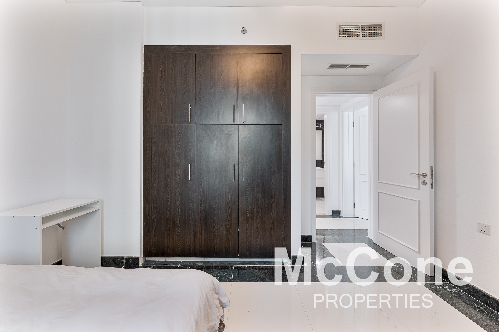 2 Bedroom Apartment for Rent in The Royal Oceanic, Dubai Marina — photo 8 of 19
