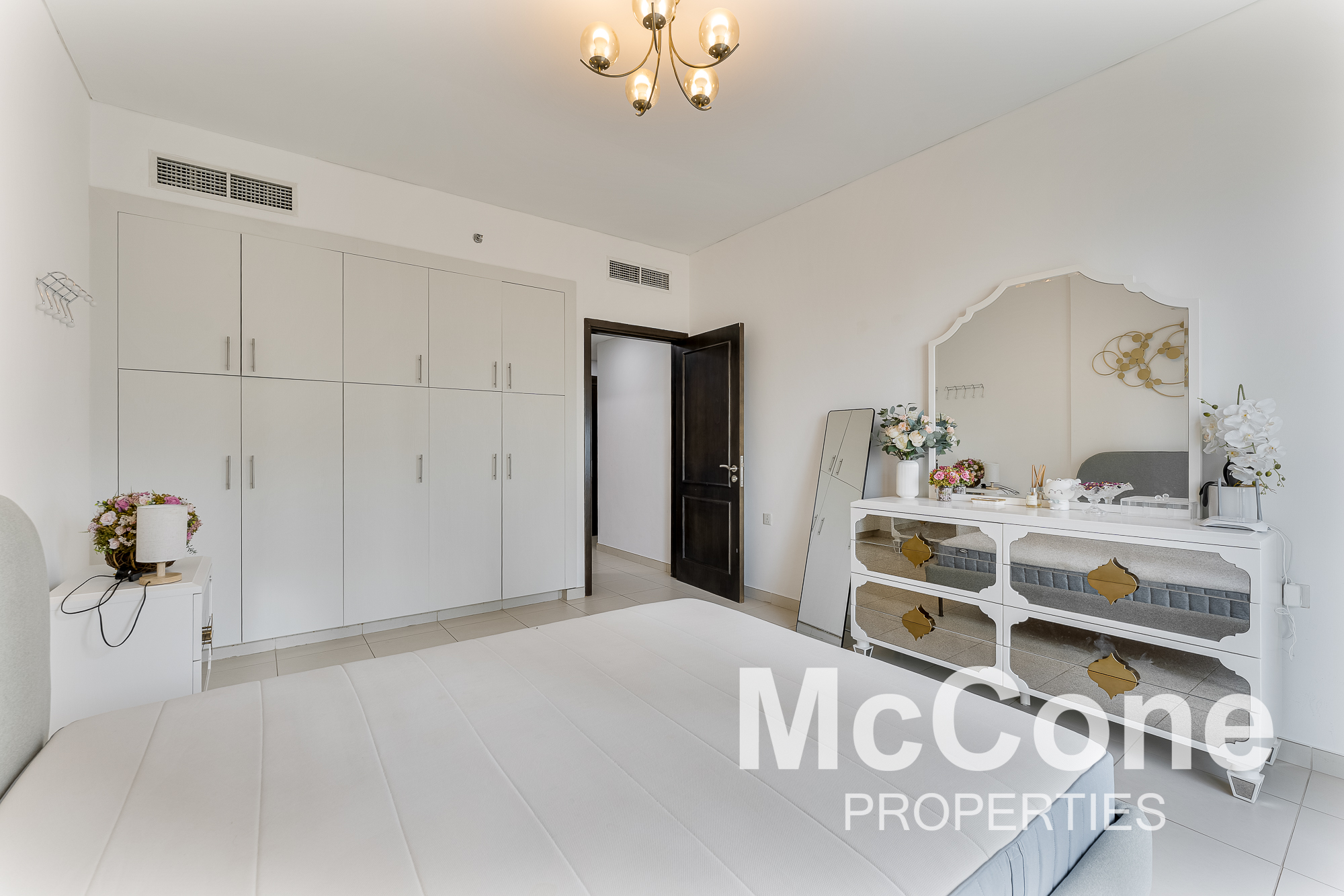 2 Bedroom Apartment for Rent in The Royal Oceanic, Dubai Marina — photograph 13 of 16