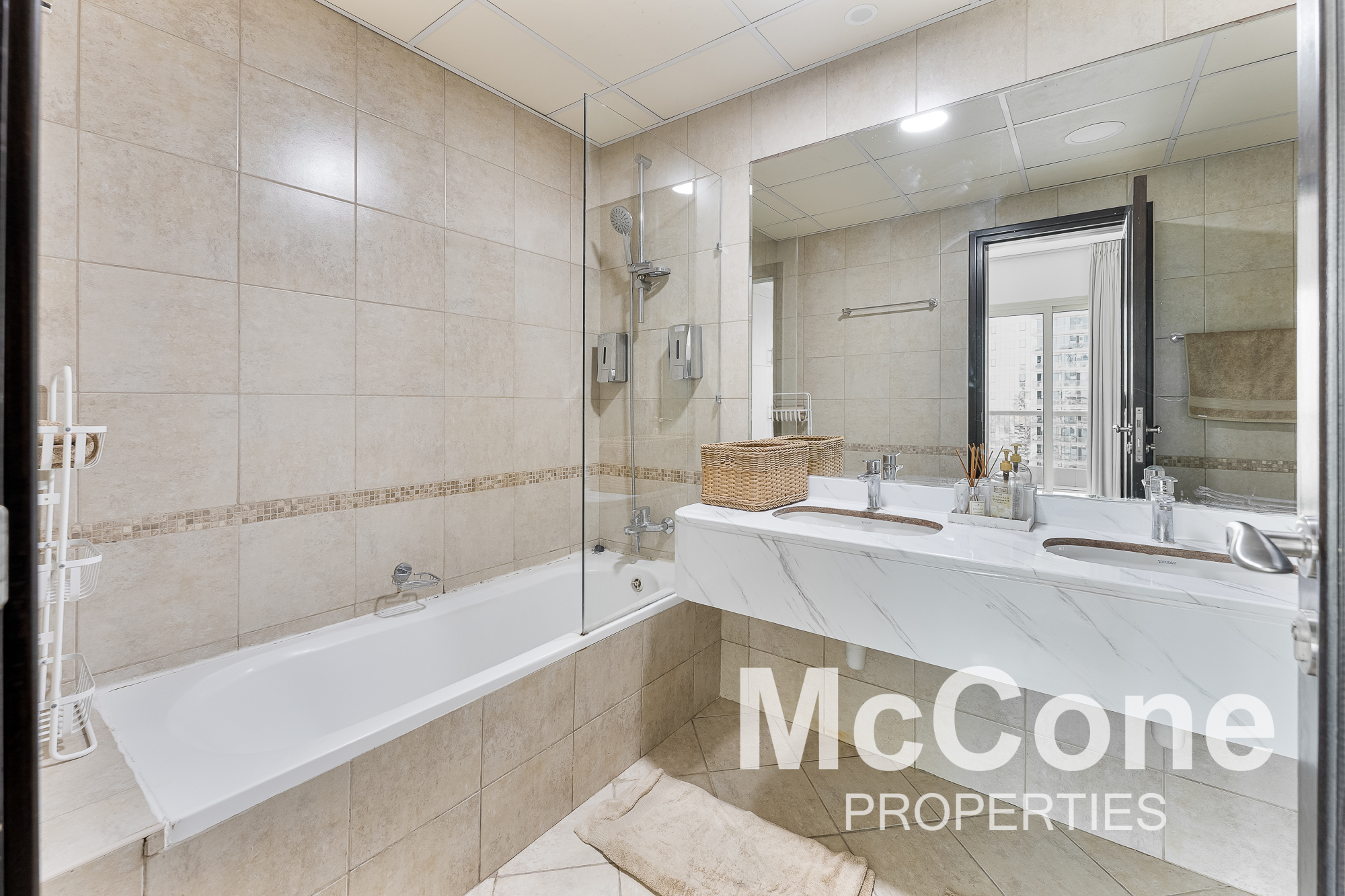 2 Bedroom Apartment for Rent in The Royal Oceanic, Dubai Marina — photo 9 of 16