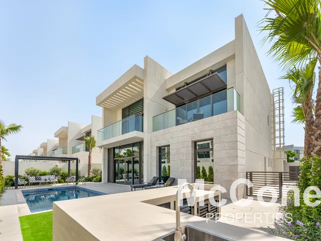 5 Bedroom Villa for Rent in District 6, Jumeirah Park