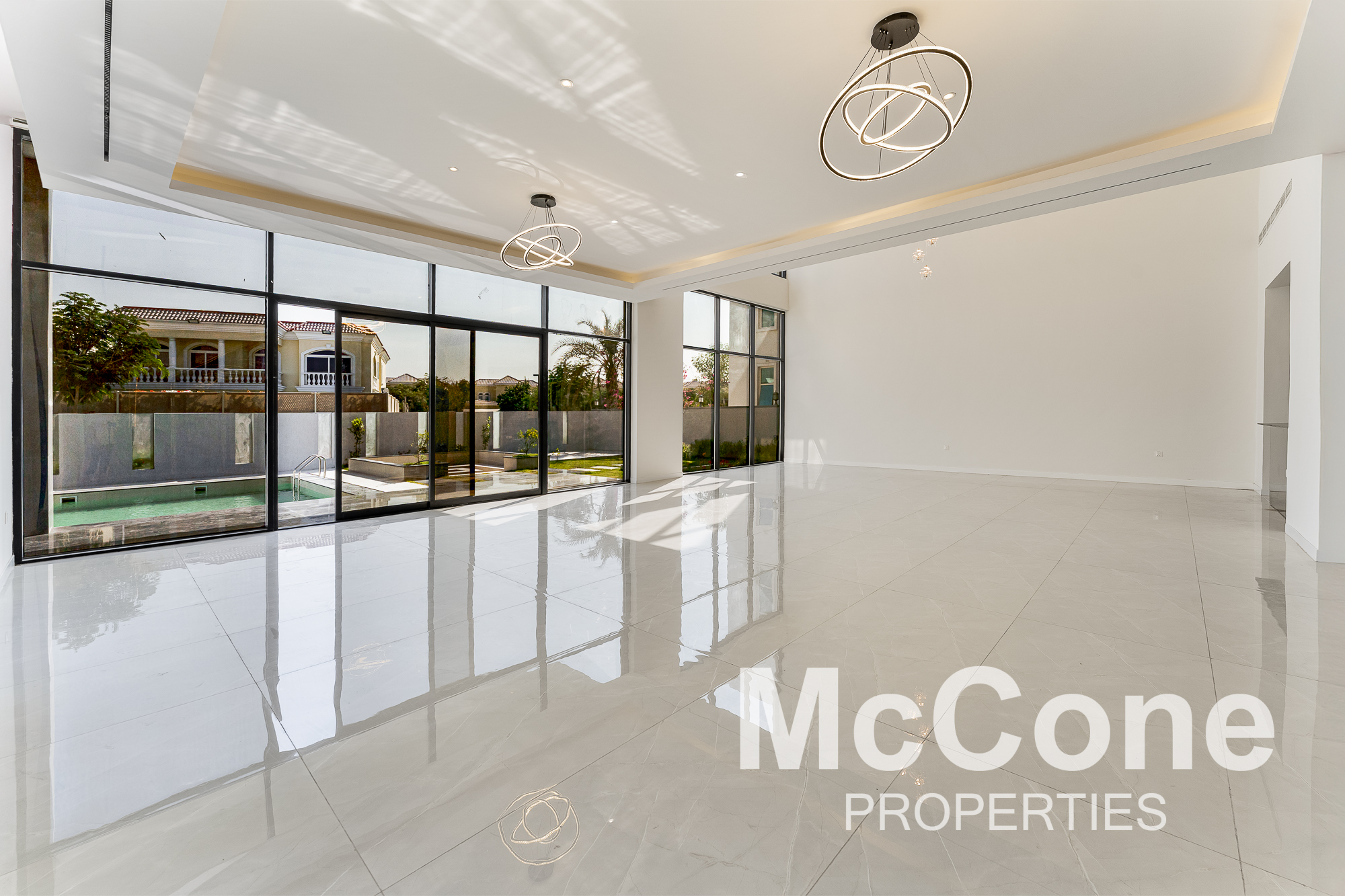 6 Bedroom Villa for Rent in District 6, Jumeirah Park — photo 2 of 28