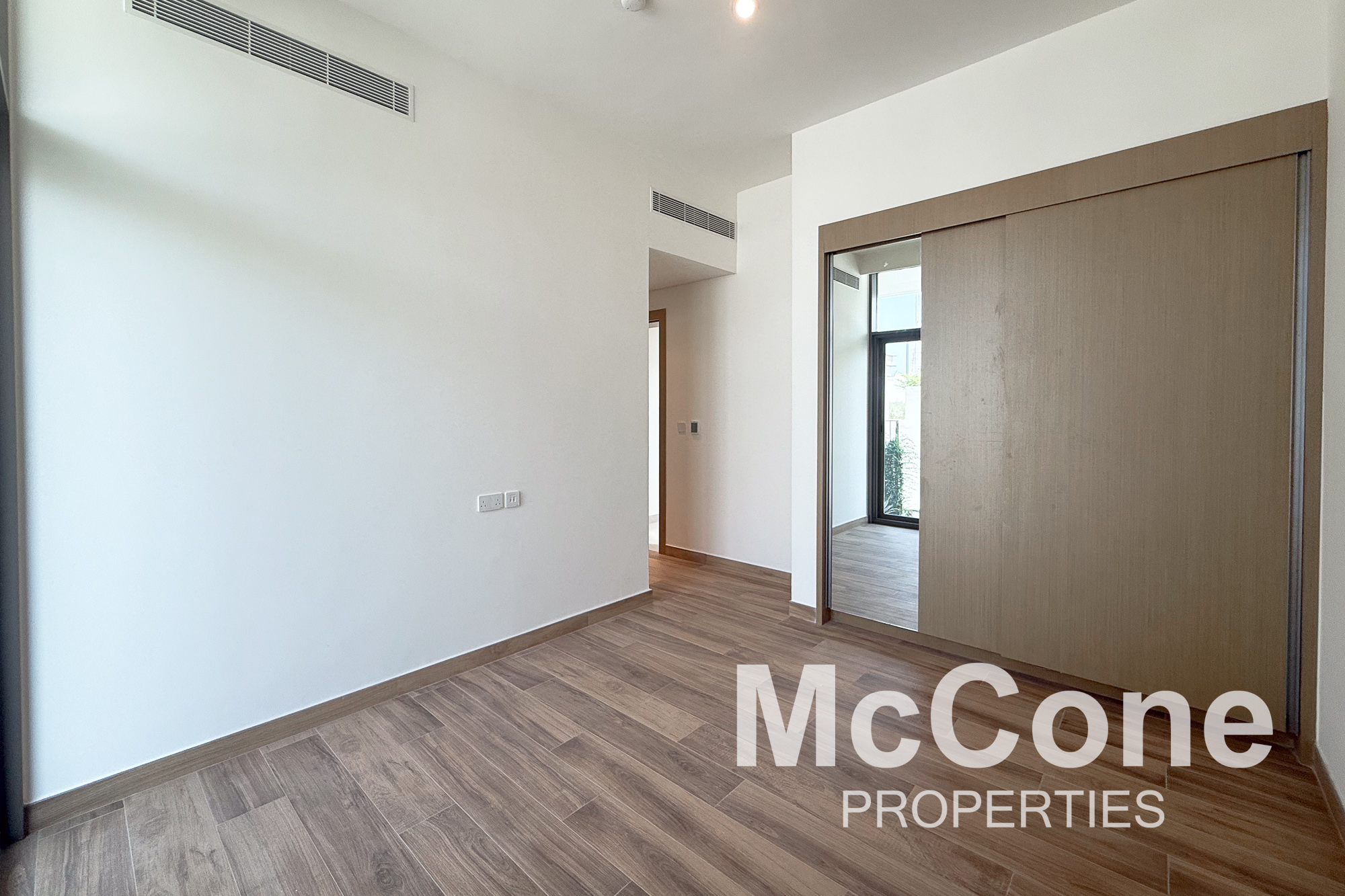 4 Bedroom Villa for Rent in Tilal Al Furjan, Al Furjan — photograph 12 of 16