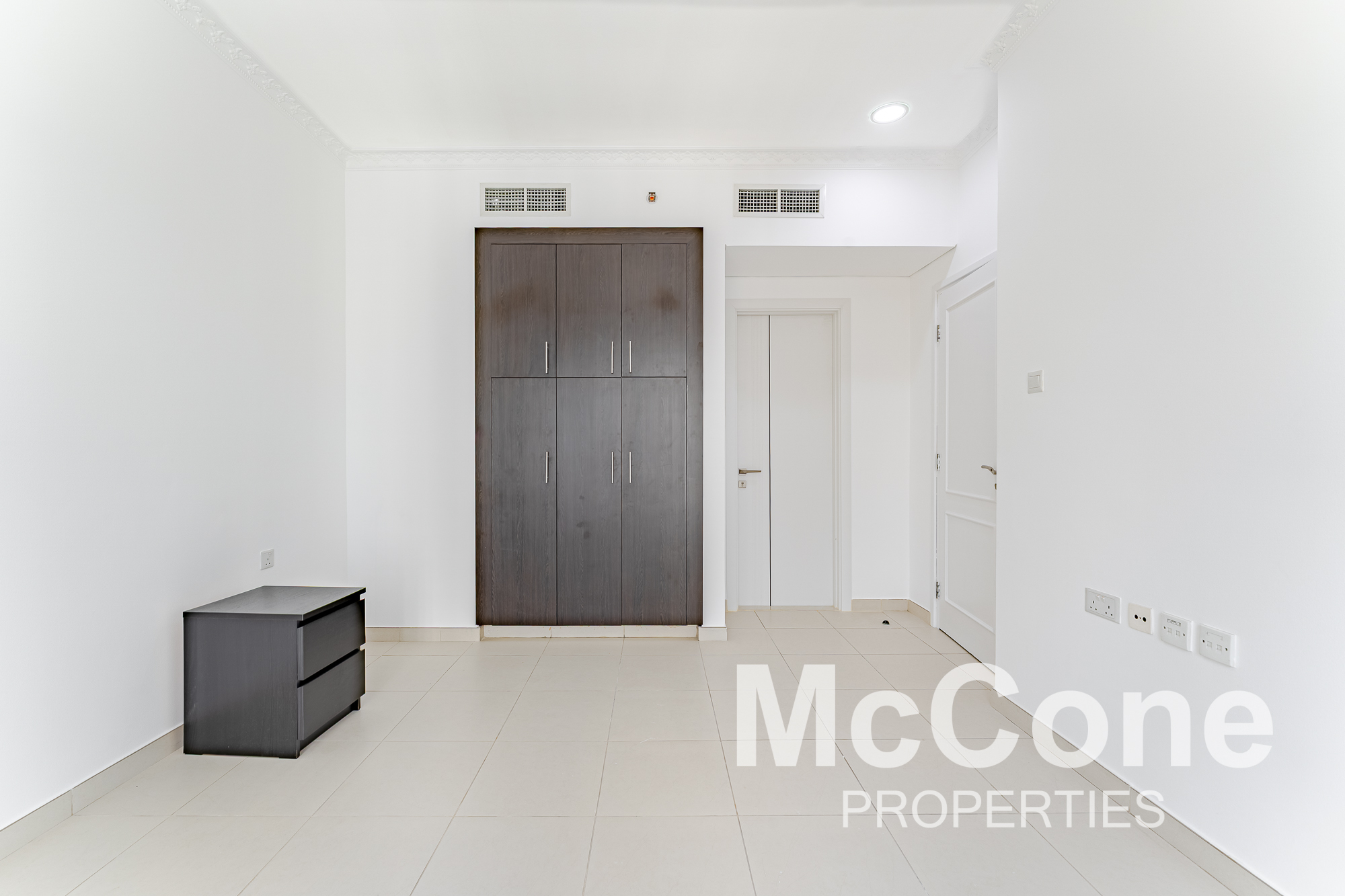 2 Bedroom Apartment for Rent in The Royal Oceanic, Dubai Marina — photograph 11 of 20