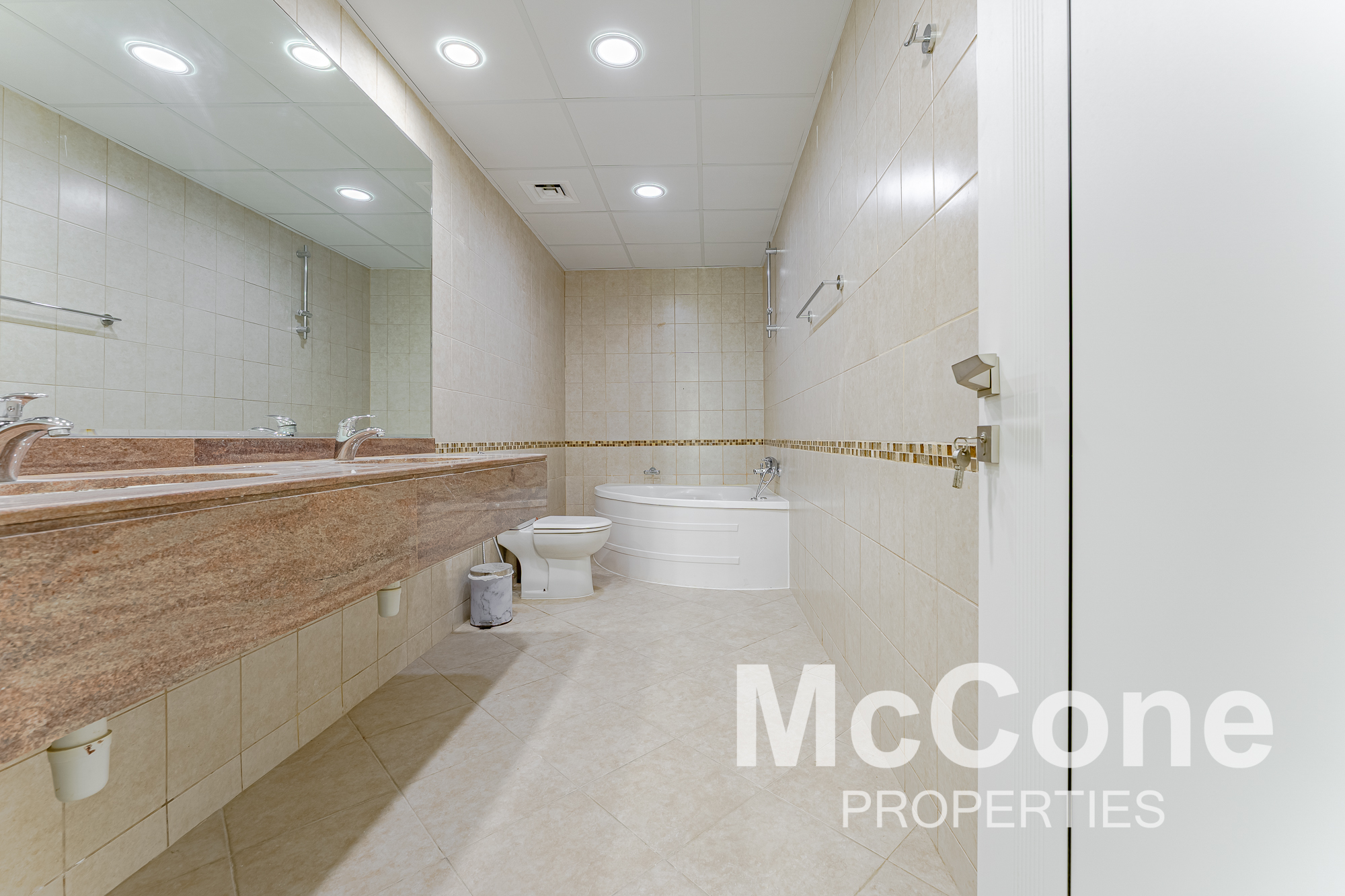 2 Bedroom Apartment for Rent in The Royal Oceanic, Dubai Marina — photograph 15 of 20