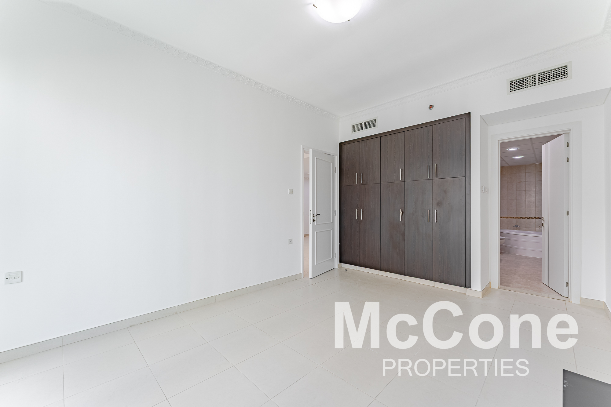 2 Bedroom Apartment for Rent in The Royal Oceanic, Dubai Marina — photograph 10 of 20