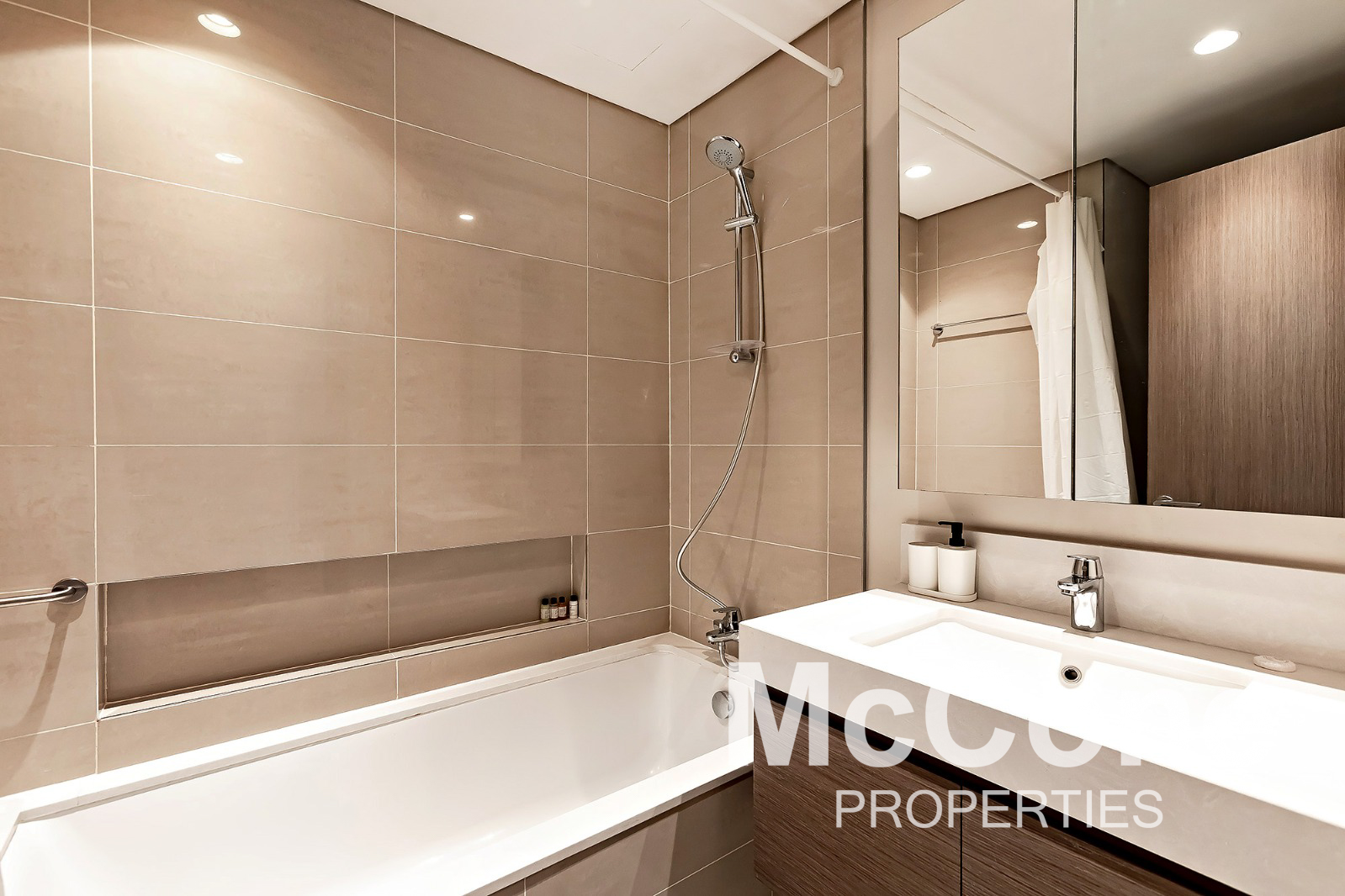 1 Bedroom Apartment for Rent in Harbour Gate Tower 1, Dubai Creek Harbour (The Lagoons) — photograph 14 of 30