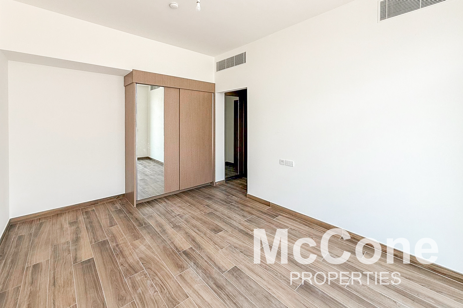 5 Bedroom Villa for Rent in Tilal Al Furjan, Al Furjan — photograph 10 of 26