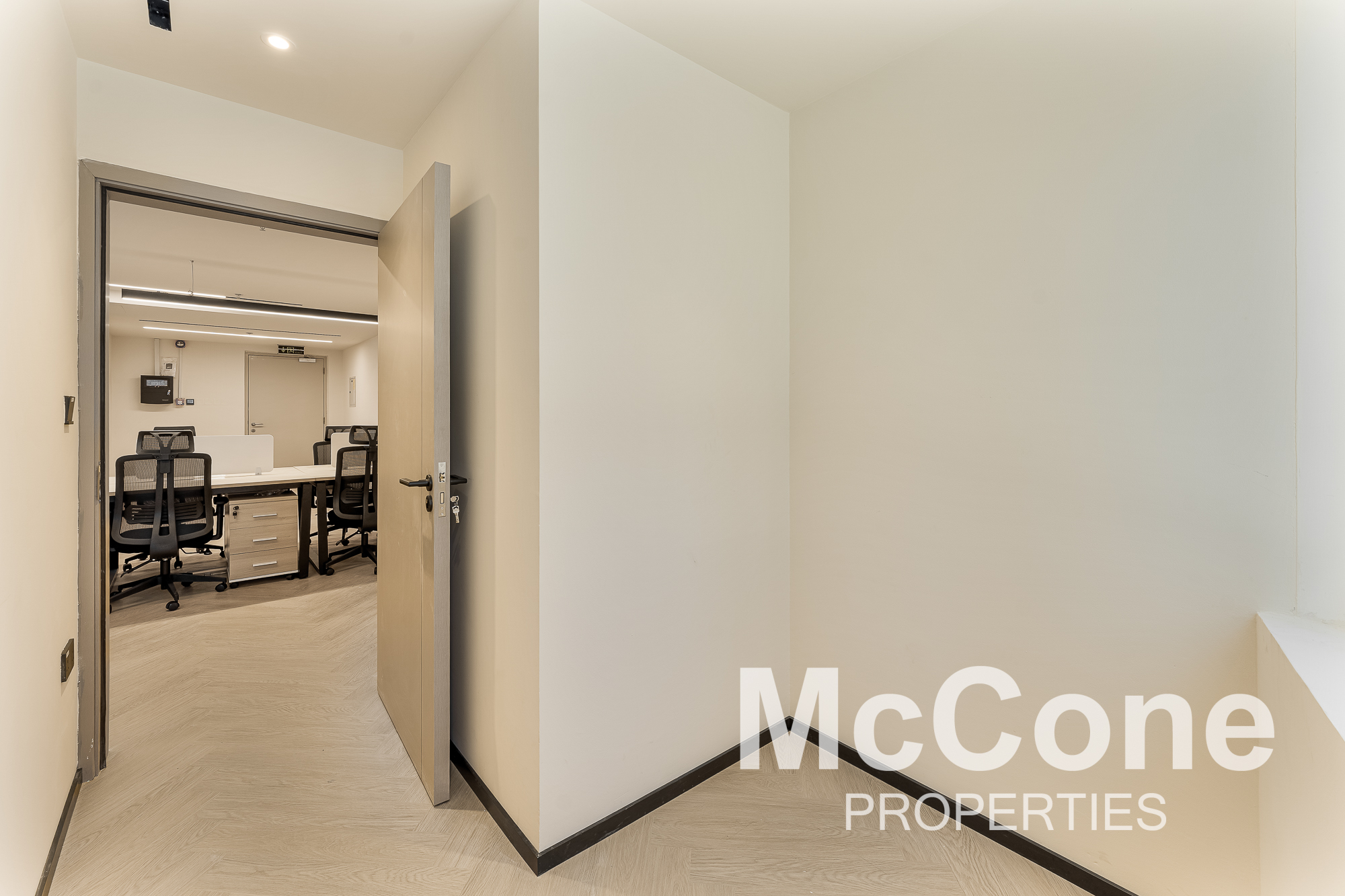 Office for Rent in One Lake Plaza, Jumeirah Lake Towers — photograph 12 of 13