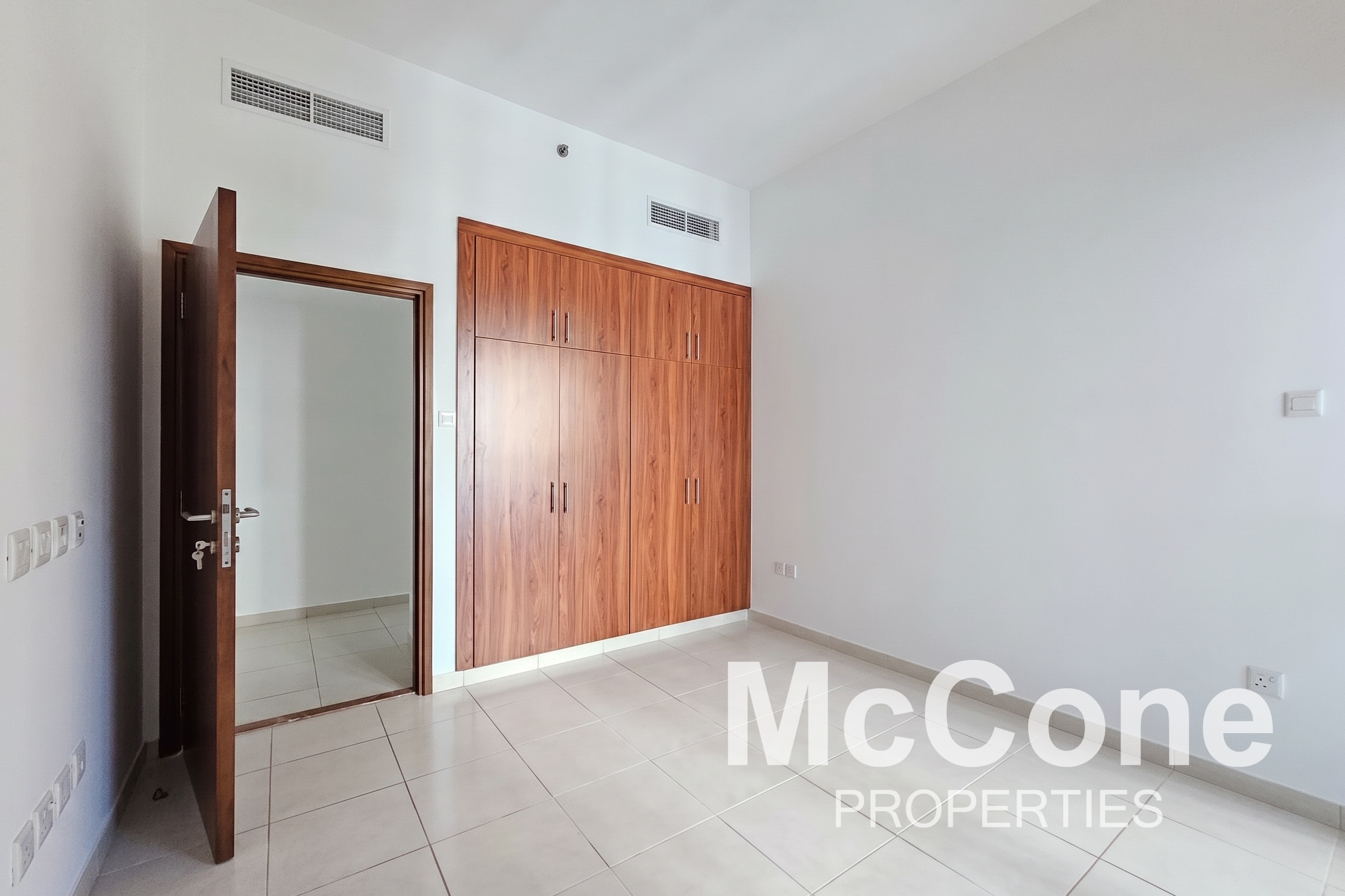 2 Bedroom Apartment for Rent in Cascades Tower, Dubai Marina — photograph 10 of 12