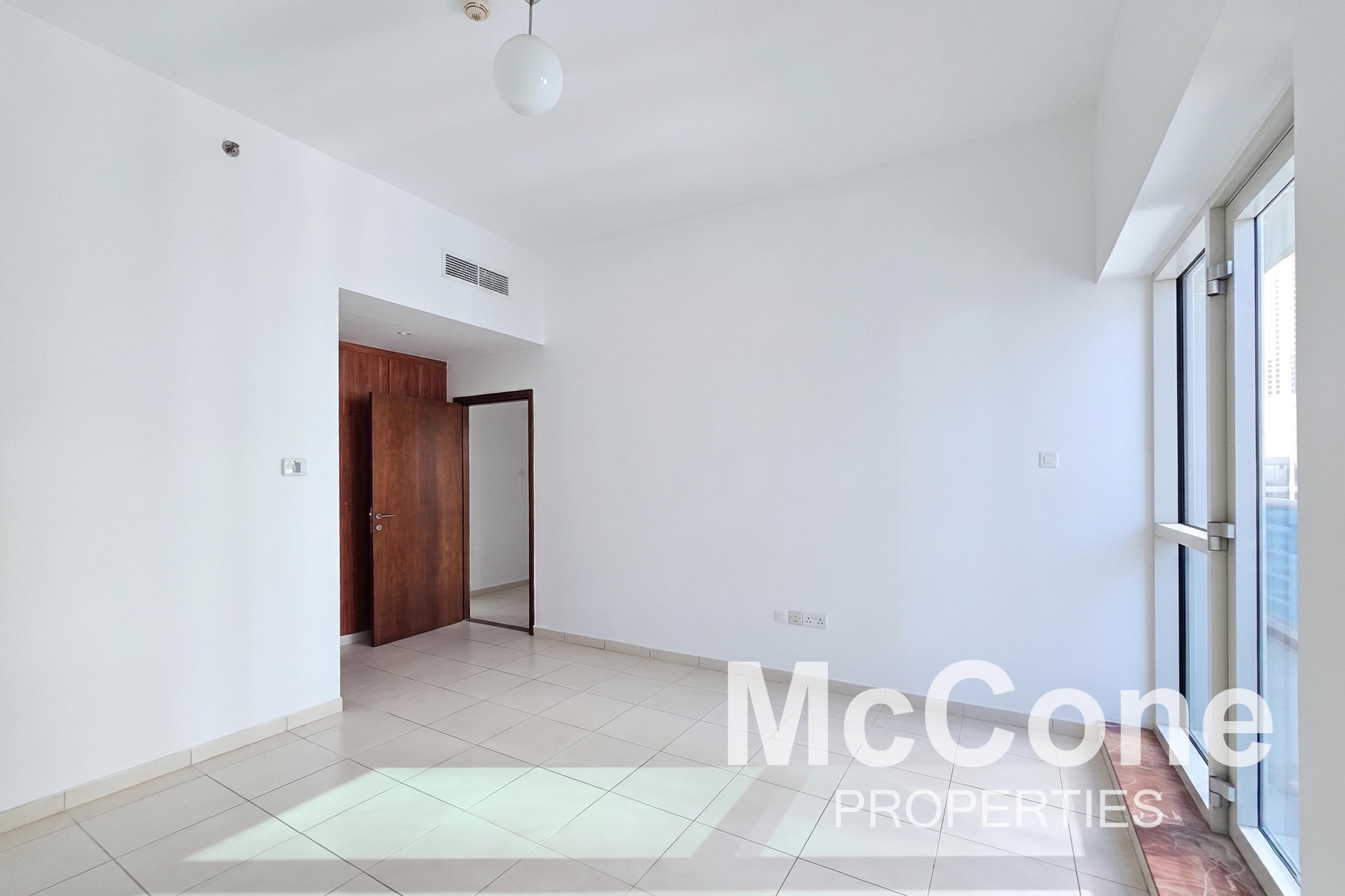 2 Bedroom Apartment for Rent in Cascades Tower, Dubai Marina — photo 8 of 12