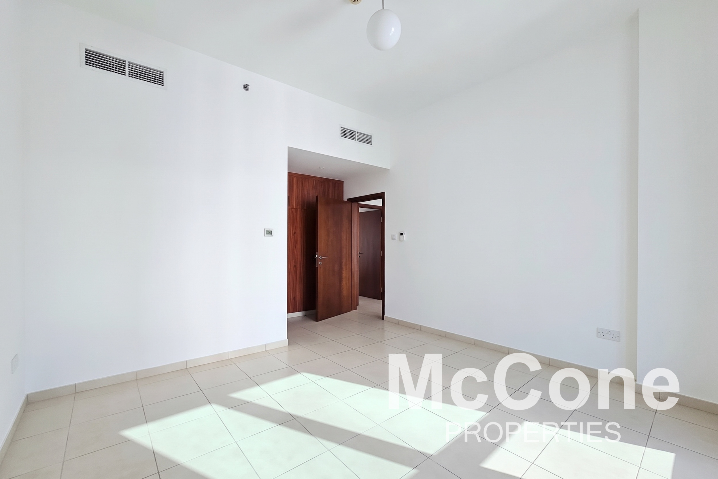 2 Bedroom Apartment for Rent in Cascades Tower, Dubai Marina — photo 7 of 12