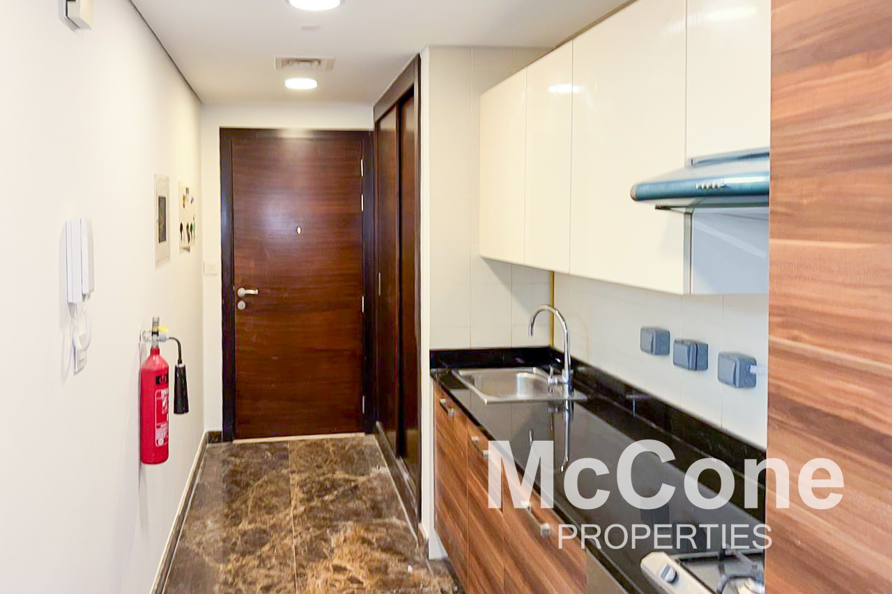 Studio Apartment for Rent in Sparkle Tower 2, Dubai Marina — photo 3 of 10