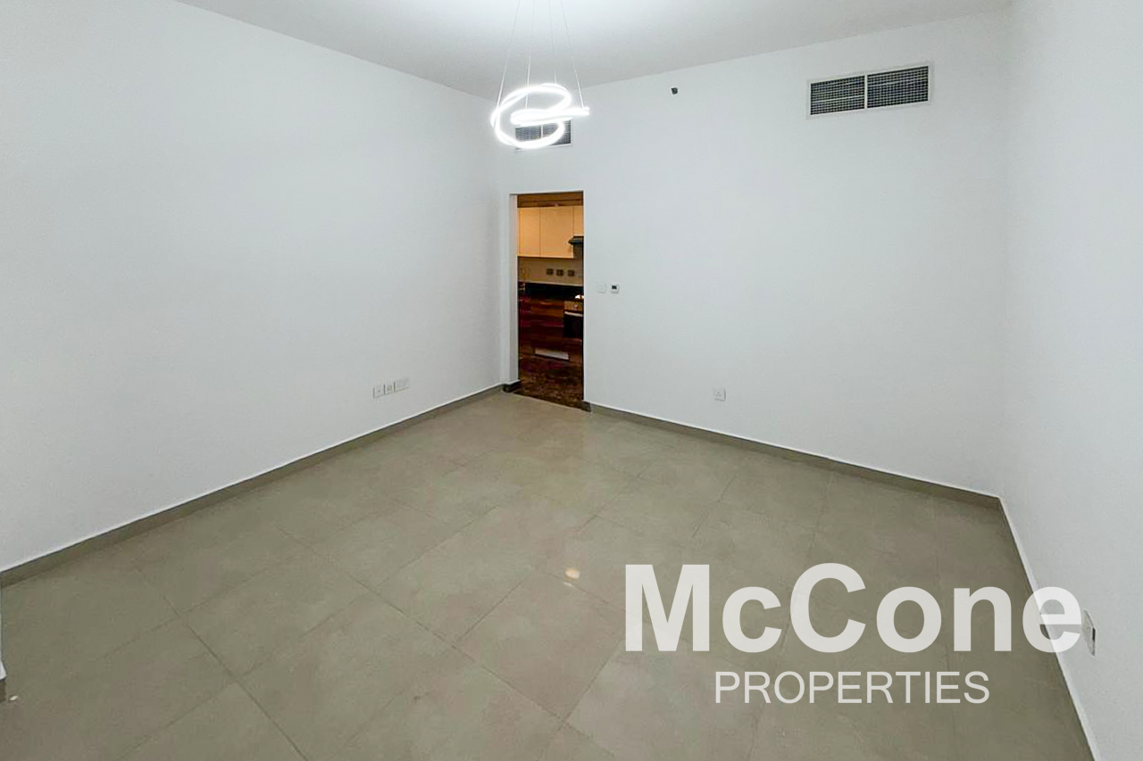 Studio Apartment for Rent in Sparkle Tower 2, Dubai Marina — photo 2 of 10