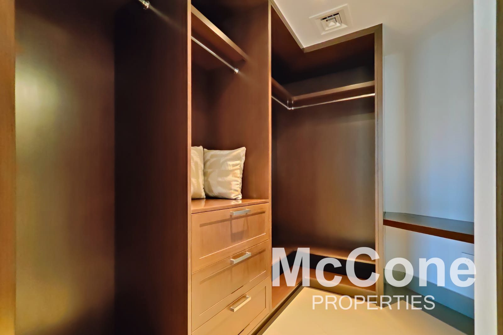 2 Bedroom Apartment for Rent in Opera Grand, Downtown Dubai — photograph 10 of 16