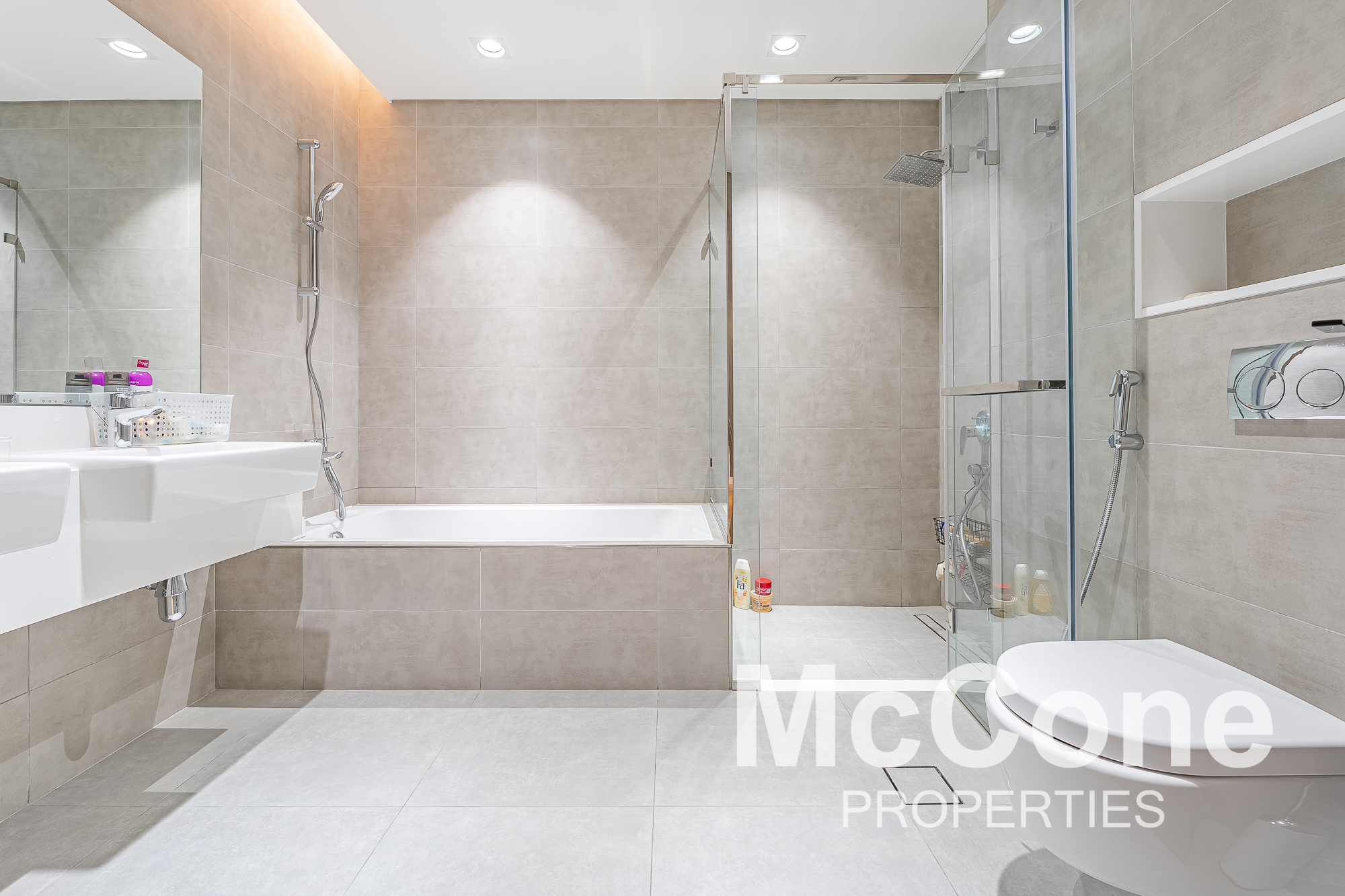 2 Bedroom Apartment for Rent in Residences 6, Mohammed Bin Rashid City — photograph 13 of 17