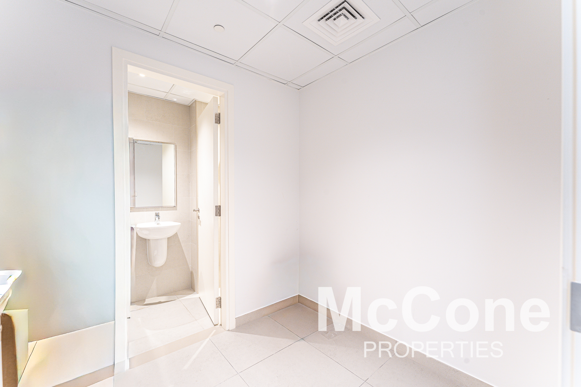 2 Bedroom Apartment for Rent in Jadeel, Umm Suqeim — photograph 10 of 18