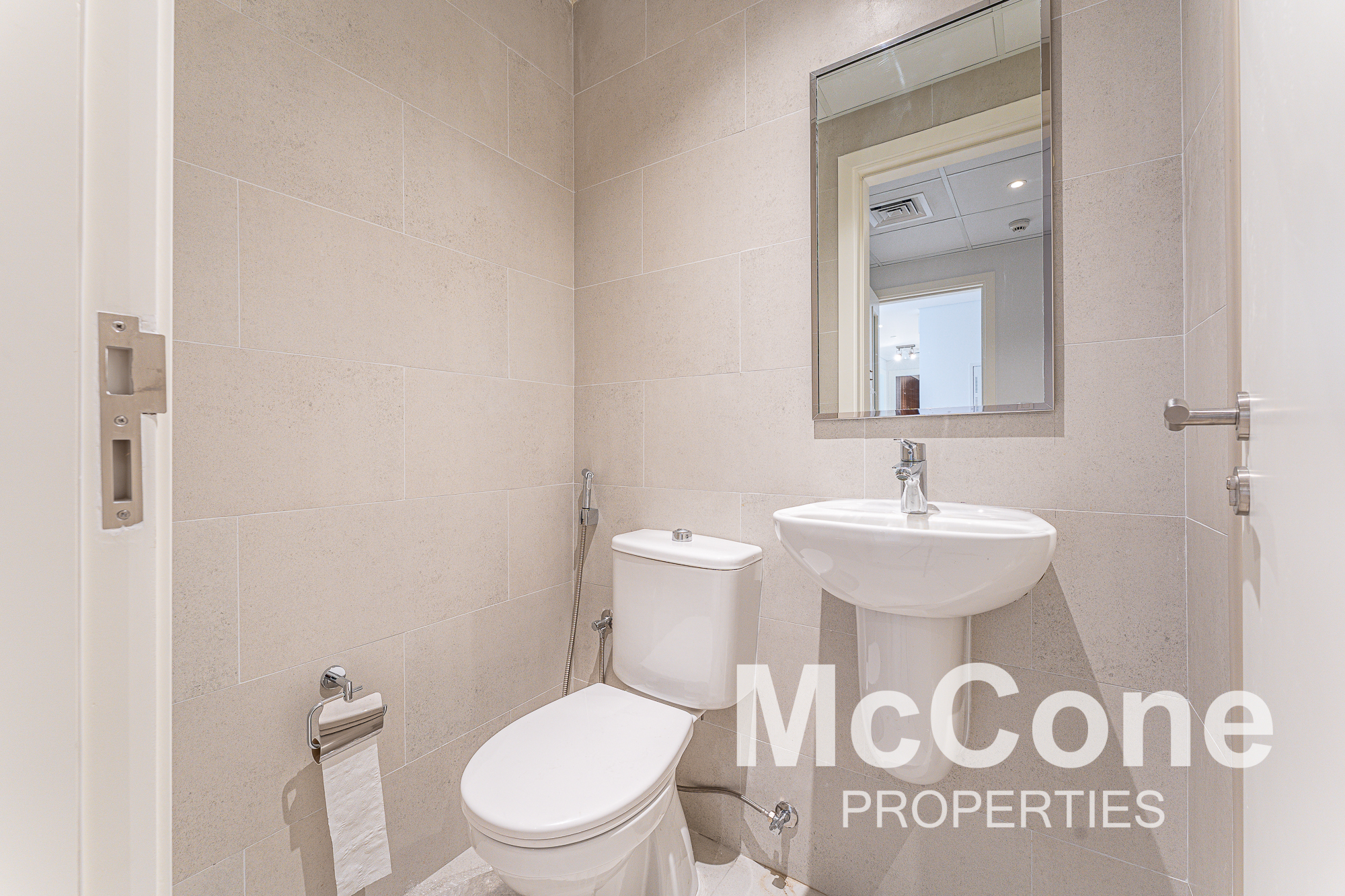 2 Bedroom Apartment for Rent in Jadeel, Umm Suqeim — photograph 14 of 18