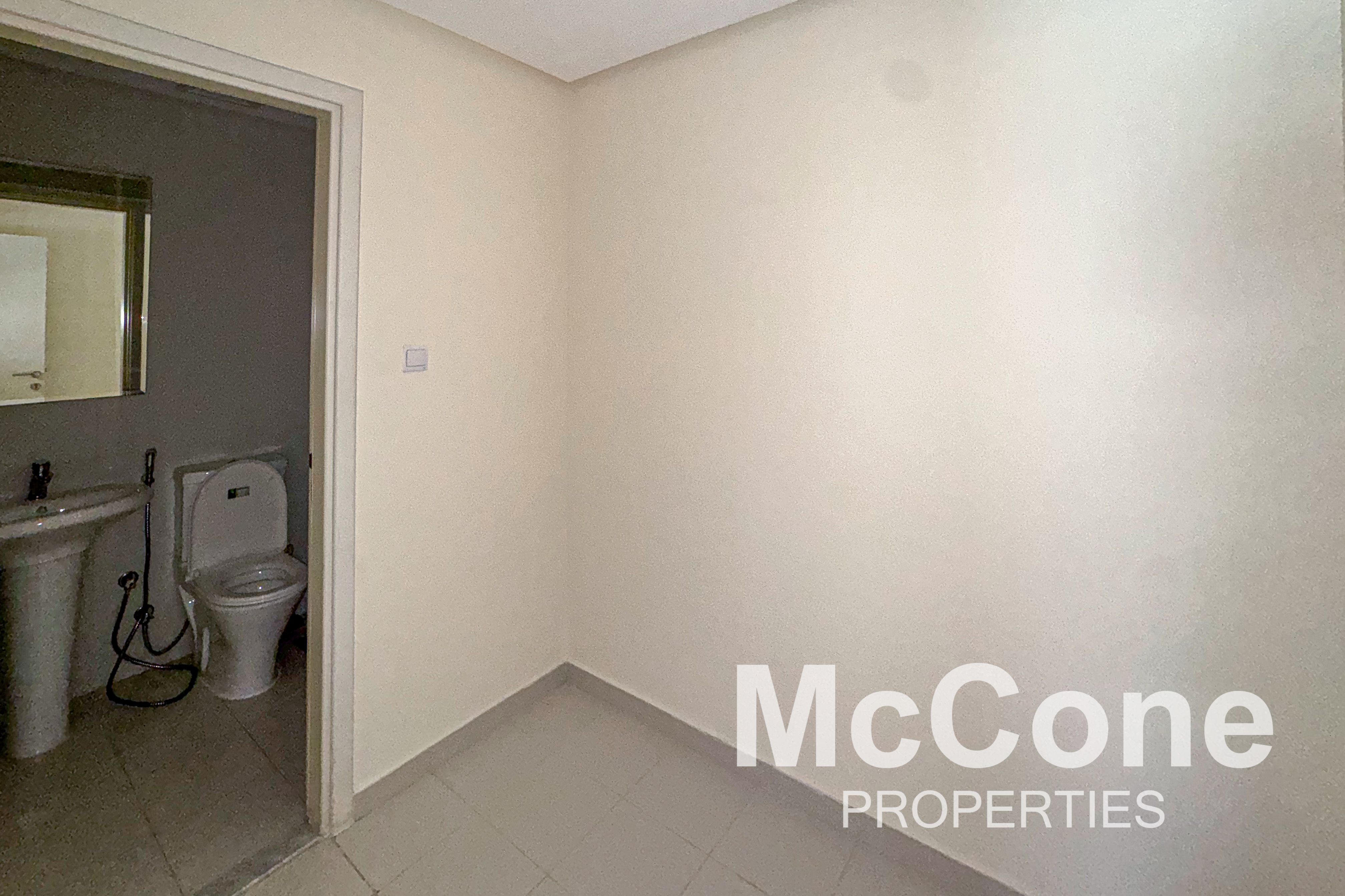 2 Bedroom Apartment for Rent in Golf Vista 1, Damac Hills — photo 9 of 13