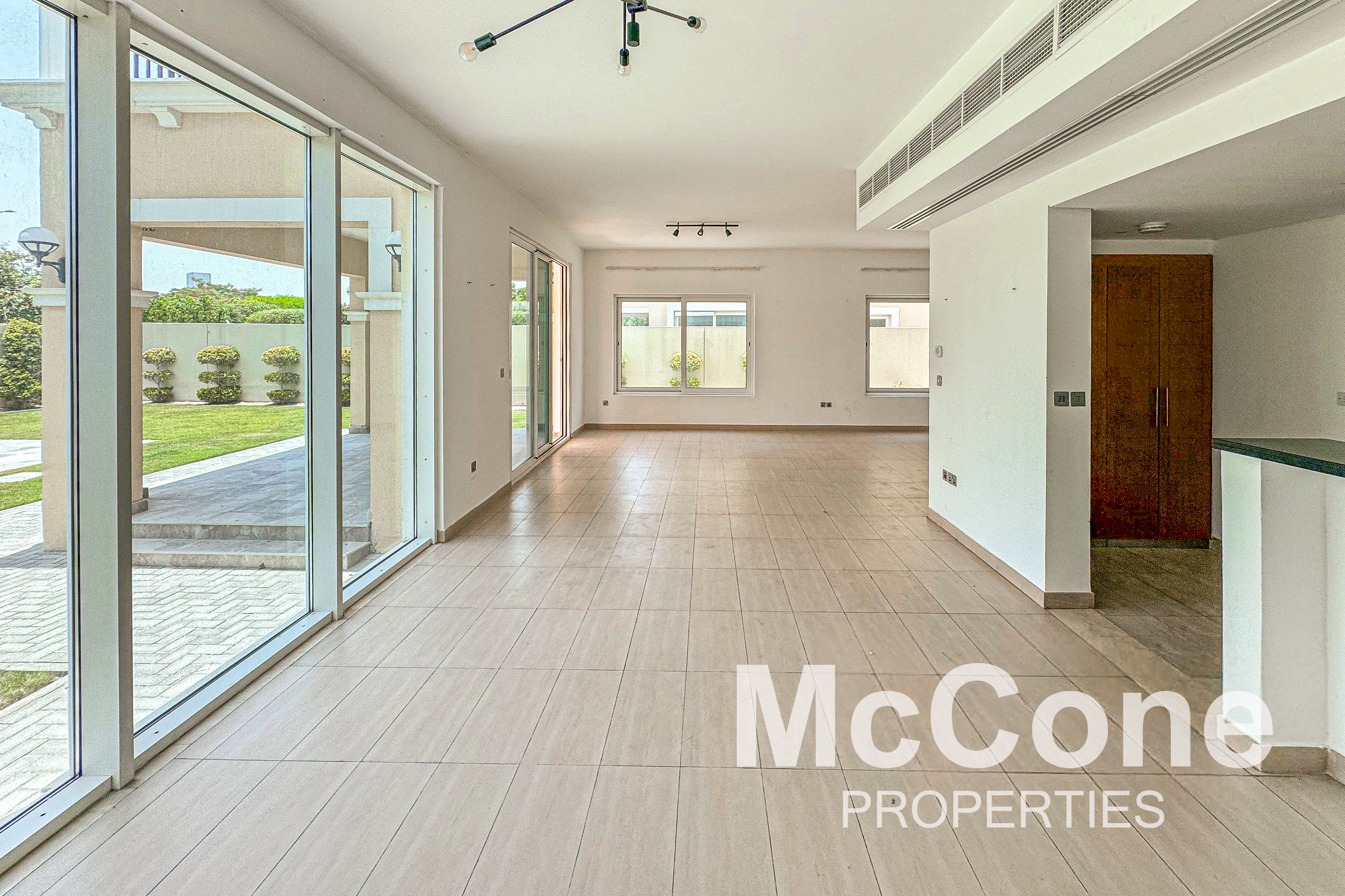 4 Bedroom Villa for Rent in Legacy Nova Villas, Jumeirah Park — photo 2 of 10