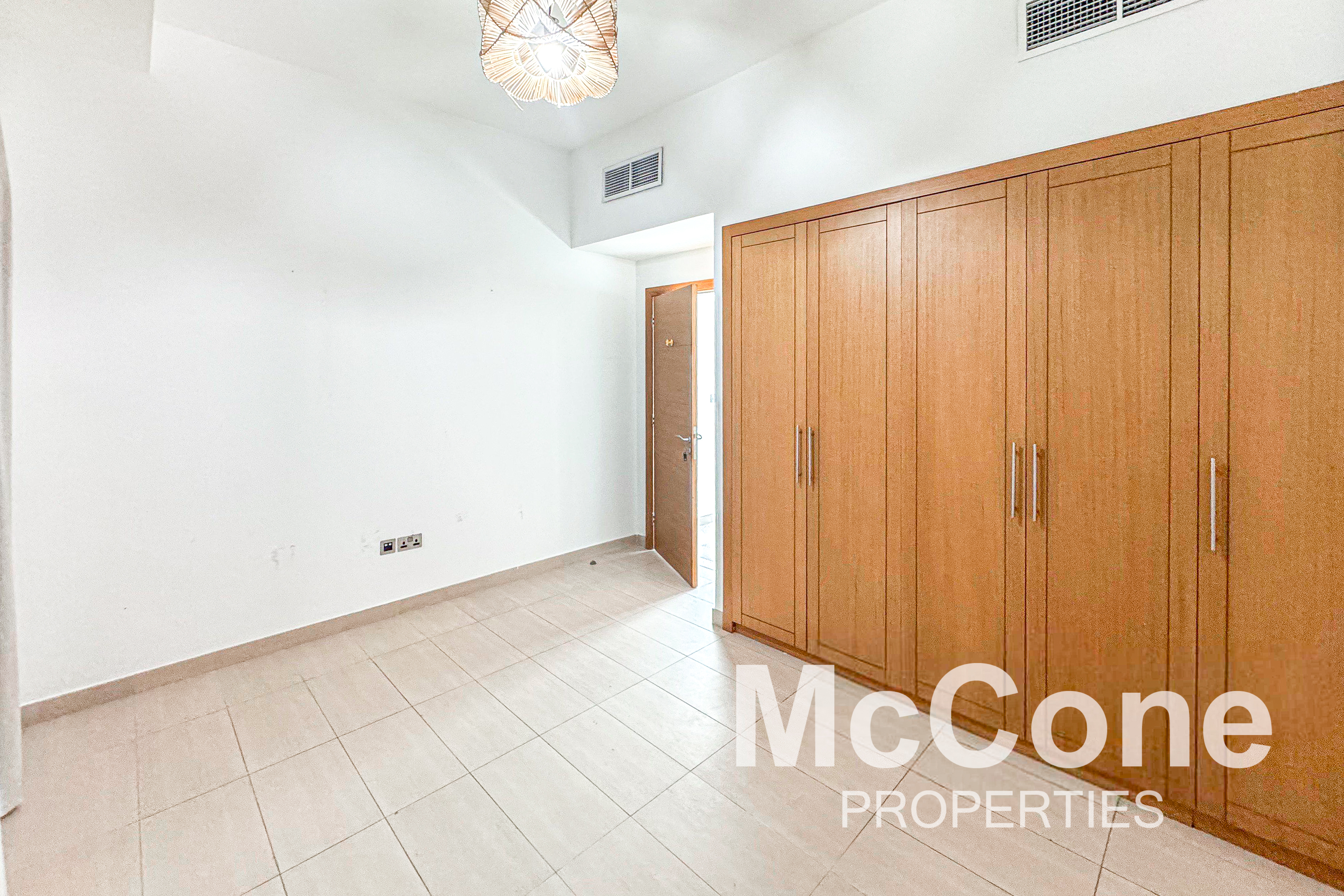 4 Bedroom Villa for Rent in Legacy Nova Villas, Jumeirah Park — photo 5 of 10