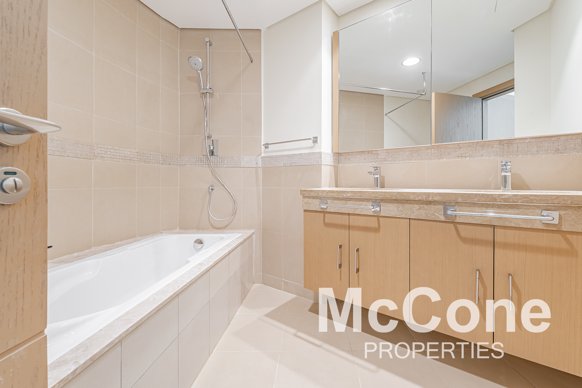 3 Bedroom Apartment for Rent in Burj Vista Tower 1, Downtown Dubai — photograph 12 of 24