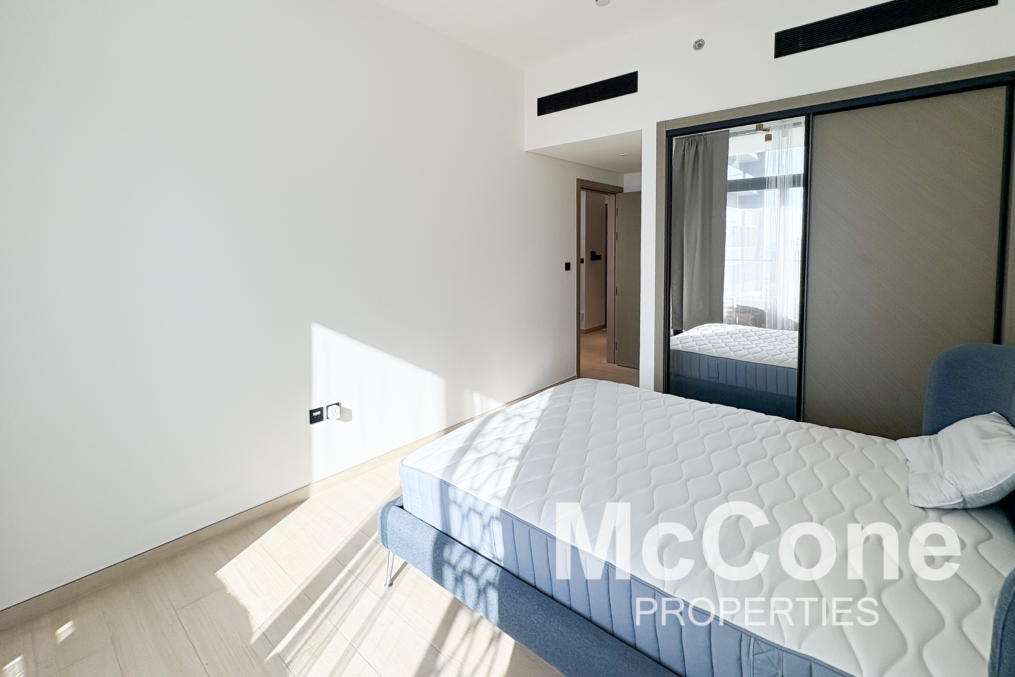 1 Bedroom Apartment for Rent in Binghatti Emerald, Jumeirah Village Circle — photo 4 of 10