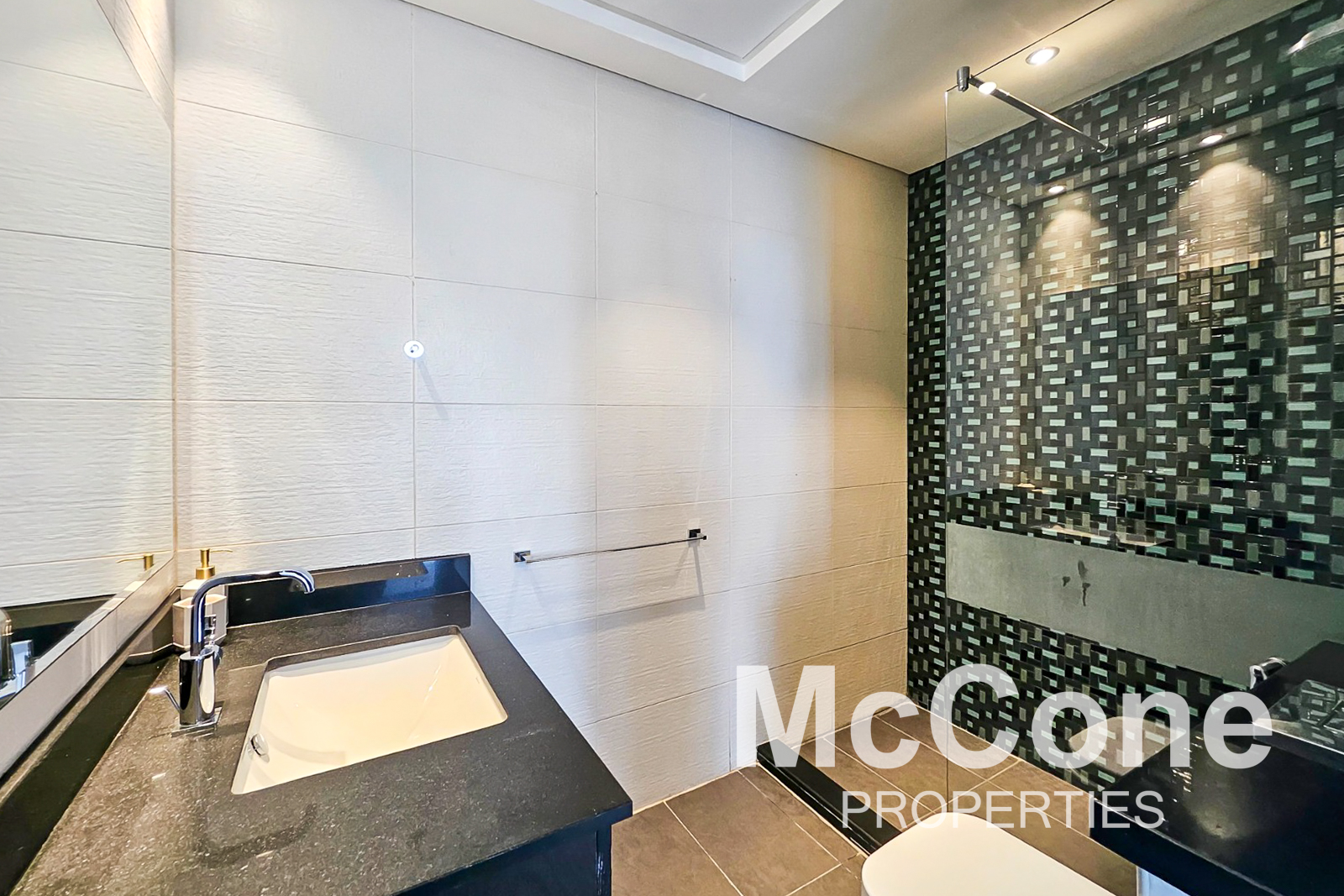 2 Bedroom Apartment for Rent in Cayan Tower, Dubai Marina — photograph 16 of 18