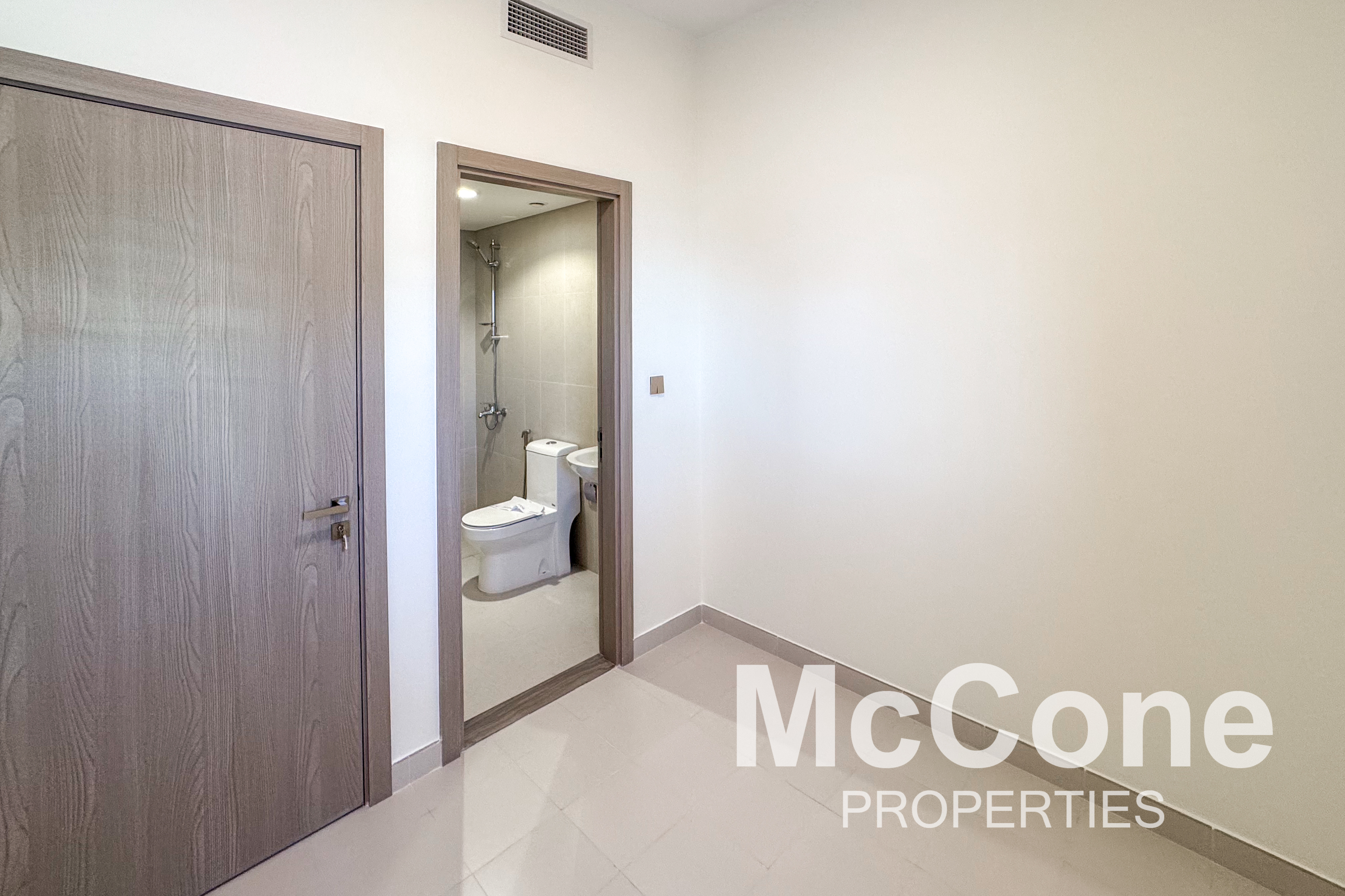 4 Bedroom Townhouse for Rent in Rochester, Damac Hills — photograph 10 of 14