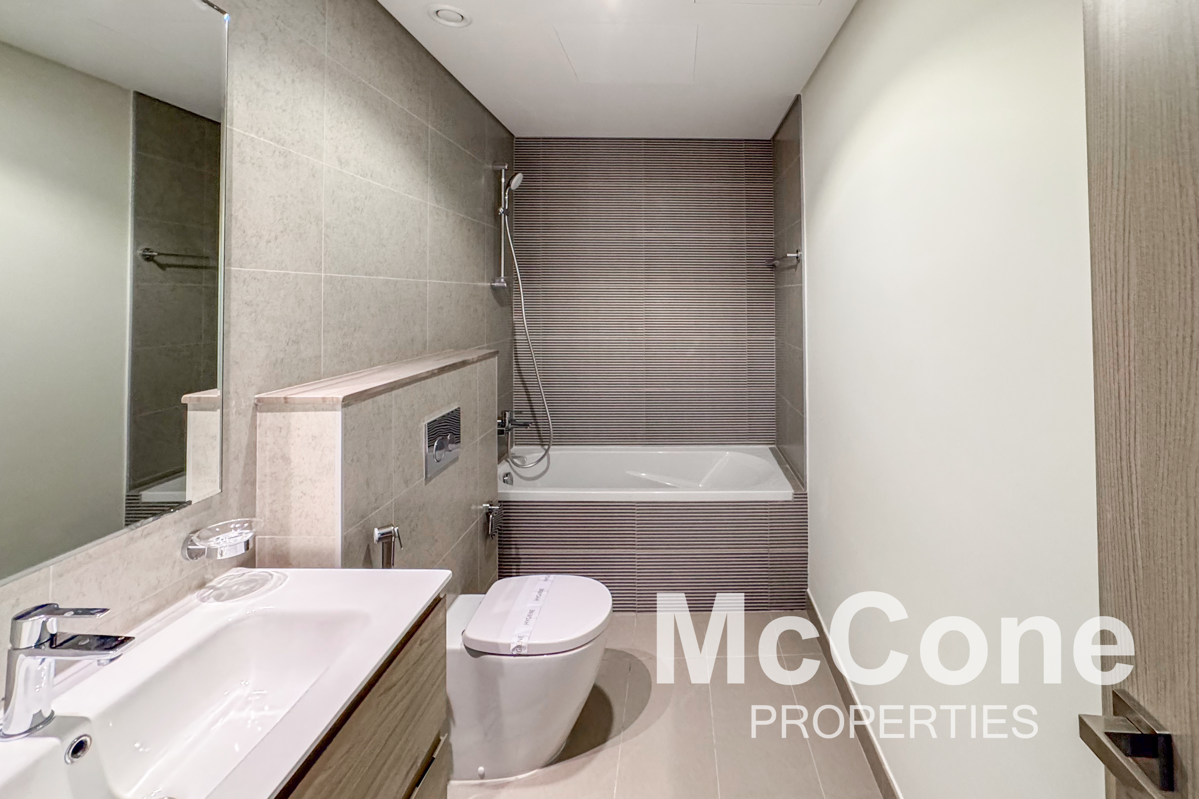 4 Bedroom Townhouse for Rent in Rochester, Damac Hills — photograph 12 of 14