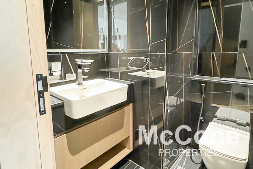 1 Bedroom Apartment for Rent in Binghatti Emerald, Jumeirah Village Circle — photo 7 of 10