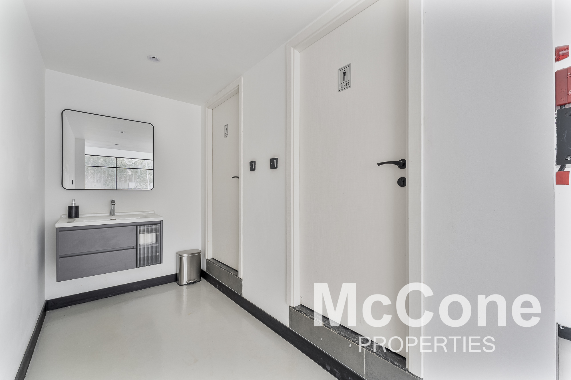 Warehouse for Rent in Al Quoz Industrial Area 3, Al Quoz — photograph 15 of 23