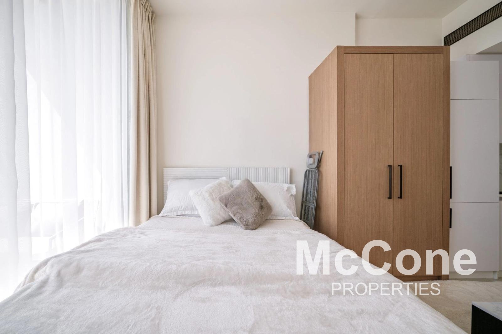 Studio Apartment for Rent in Binghatti Amber, Jumeirah Village Circle — photograph 10 of 16