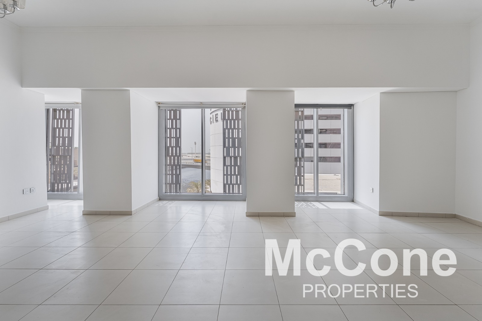 Studio Apartment for Rent in Cayan Tower, Dubai Marina — photo 3 of 10