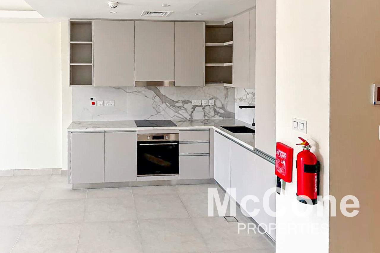 1 Bedroom Apartment for Rent in Lamaa Building 2, Umm Suqeim — photo 3 of 10