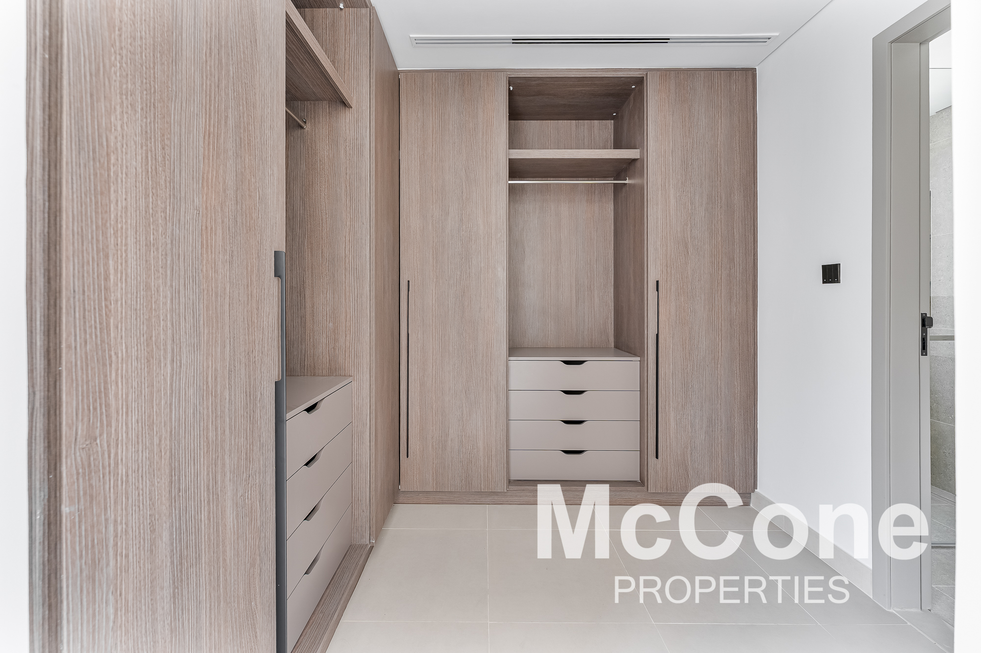 4 Bedroom Villa for Rent in Aura Gardens, Tilal Al Ghaf — photograph 13 of 27