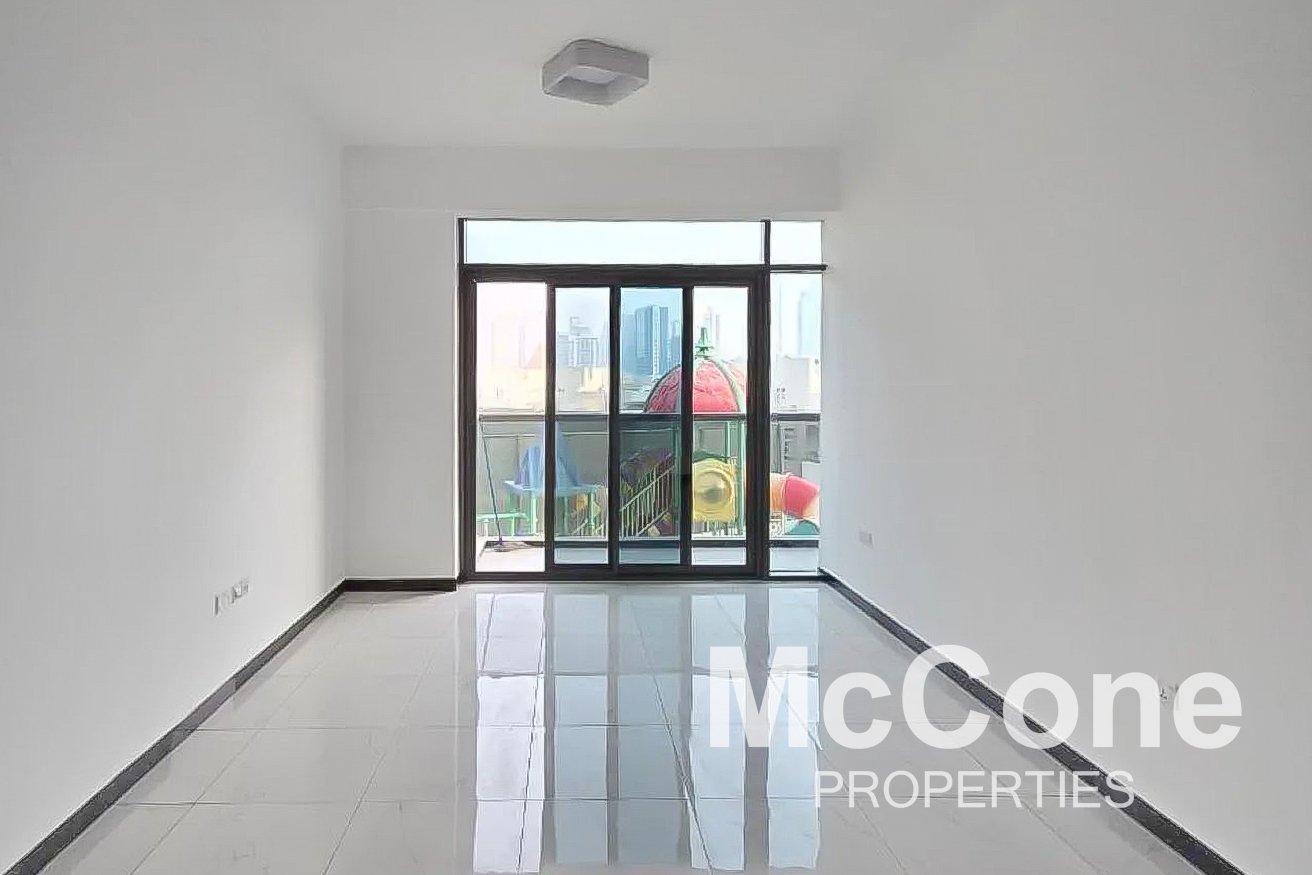 2 Bedroom Apartment for Rent in Crystal Residence, Jumeirah Village Circle — photo 4 of 17