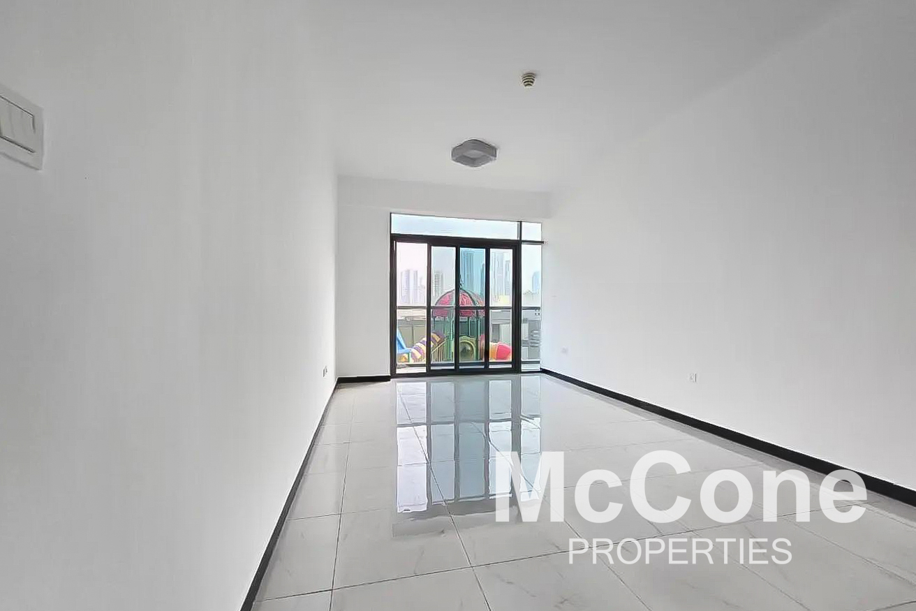 2 Bedroom Apartment for Rent in Crystal Residence, Jumeirah Village Circle — photo 2 of 17