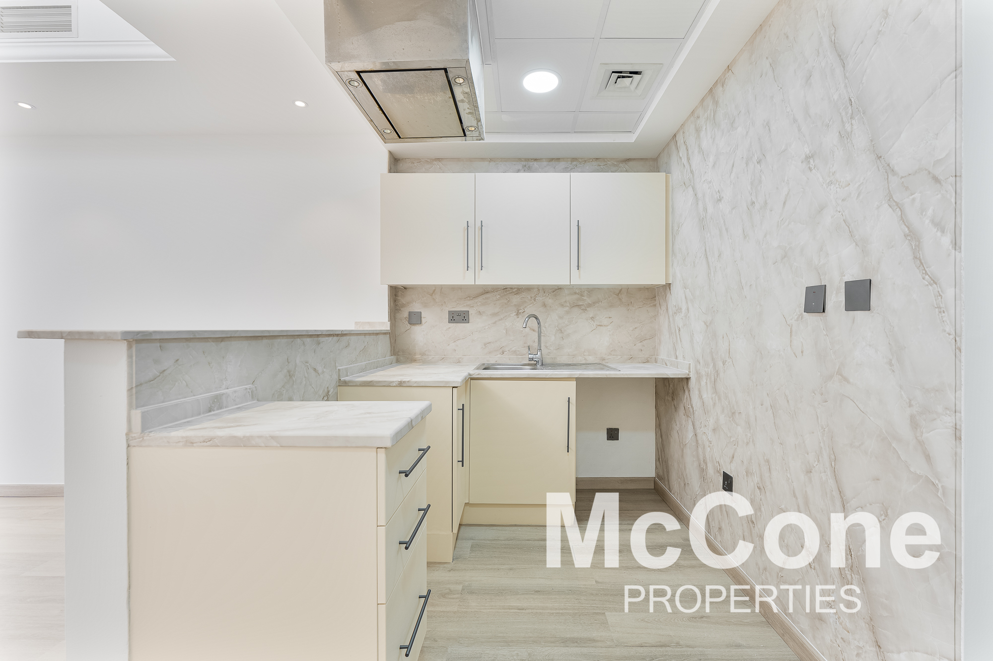 Studio Apartment for Rent in Al Waleed Paradise, Jumeirah Lake Towers — photo 3 of 10