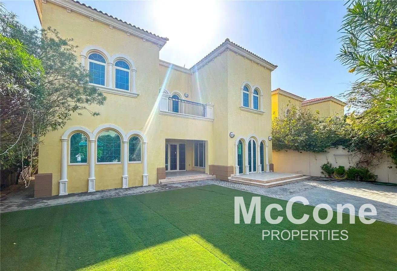 3 Bedroom Villa for Rent in District 8, Jumeirah Park